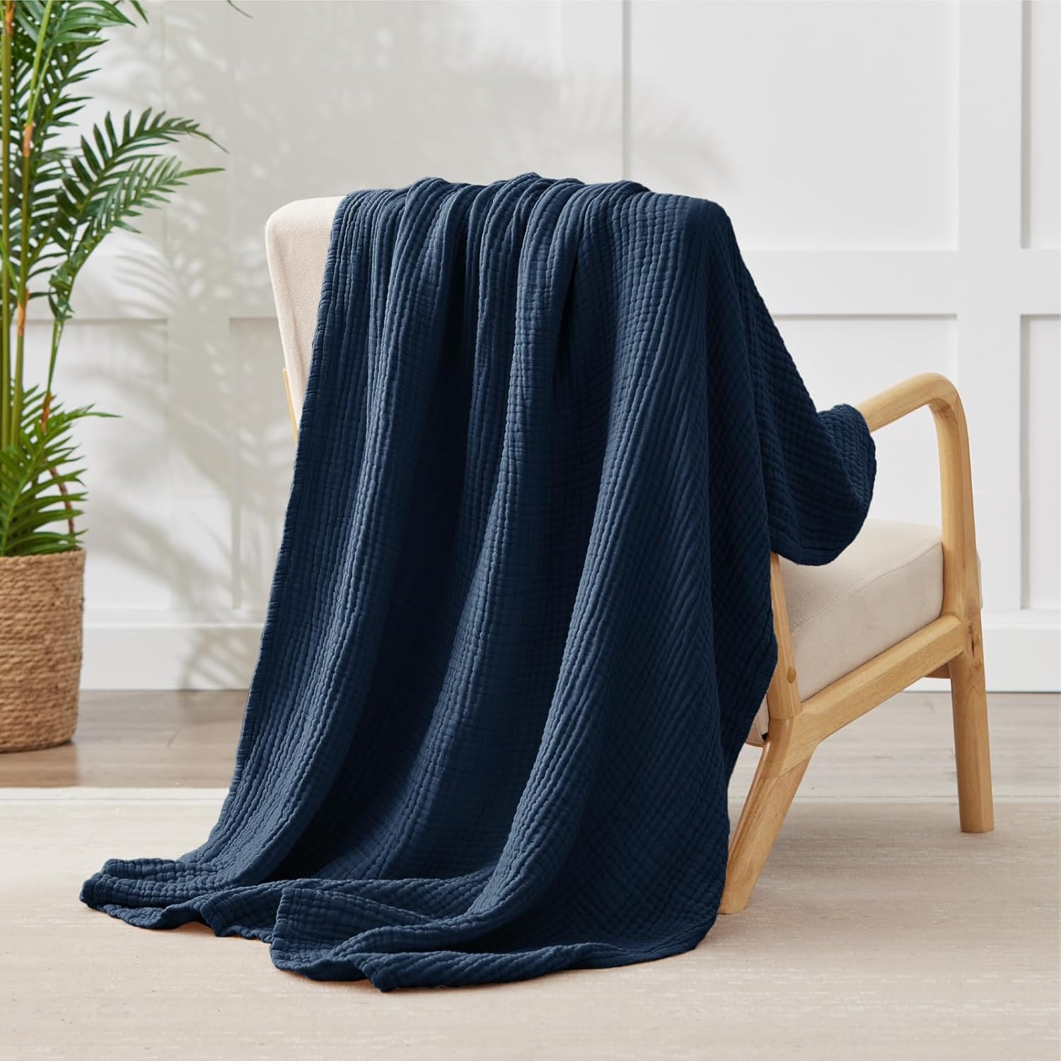 Detalle 2 de Kozyhvn Muslin Blanket 6 Layers, 100% Cotton Throw, 50 x 60, Navy Blue