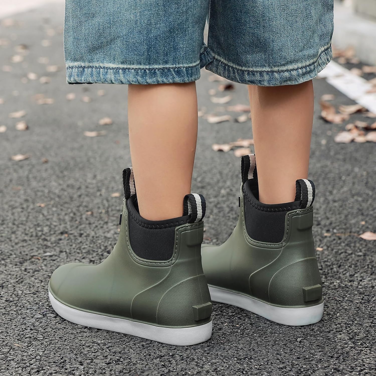 Detalle de Kids Waterproof Rubber Rain Boots, Ankle Chelsea Style with Anti-Slip Traction