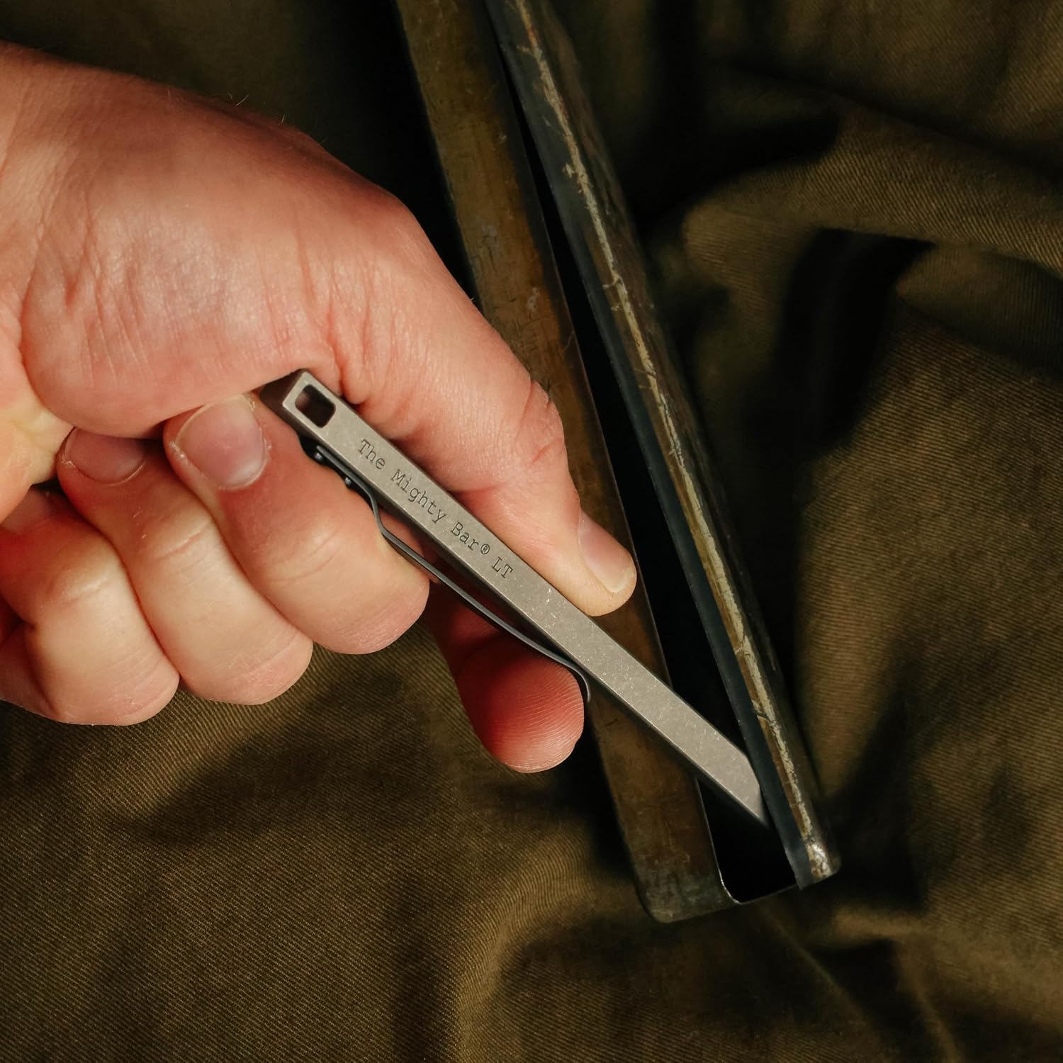 Detalle de Gear Spool MBLT1 Mighty Bar LT ロングチタン製プライバー、18 g・ステンレスクリップ付き