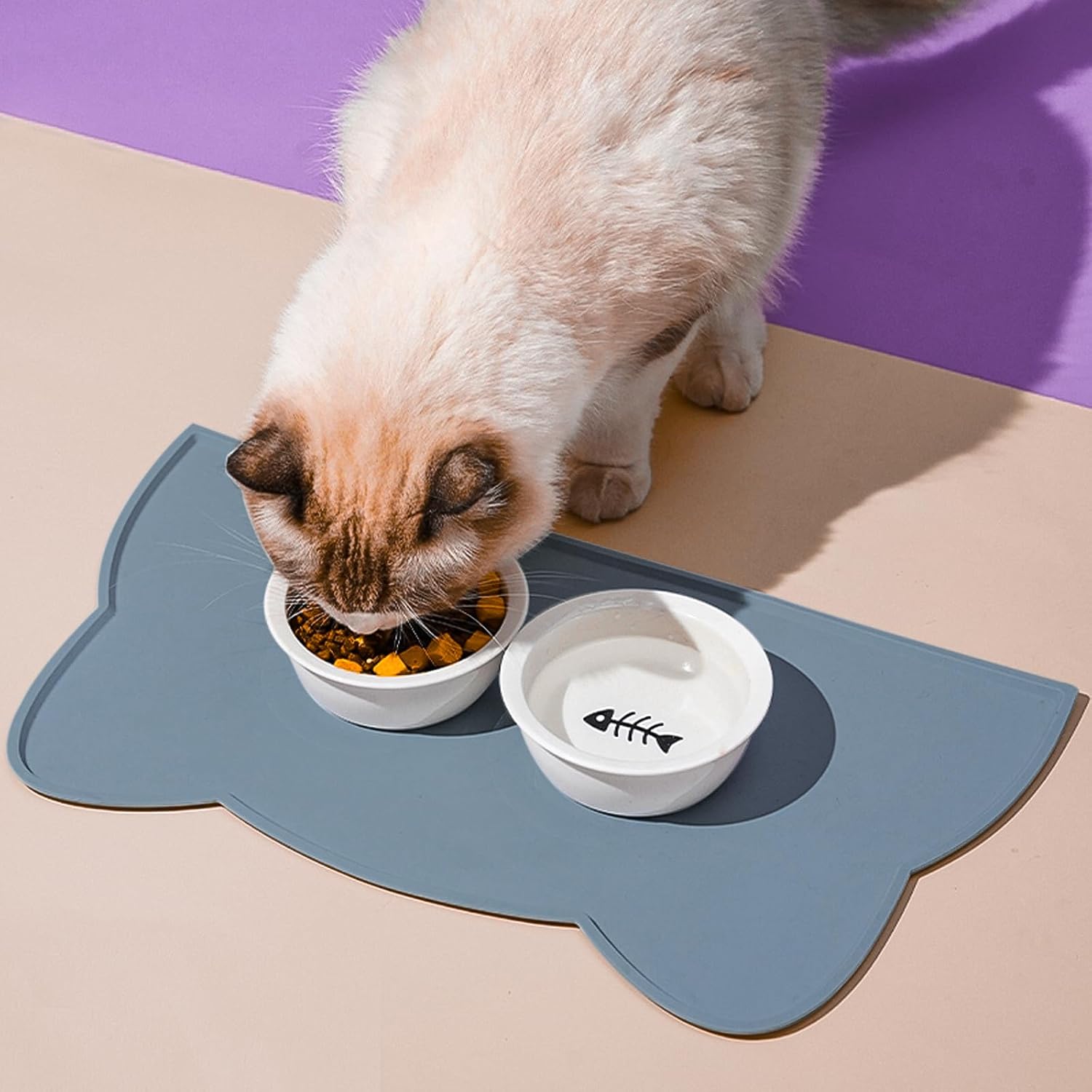 Detalle 2 de septillar Napfunterlage für Katzen & Hunde (52 x 30 cm) – silikon, wasserdicht, rutschfest, Steingrau-Blau