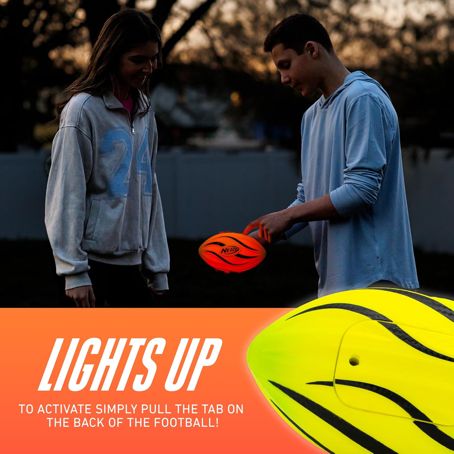 Detalle 2 de NERF Lightstrike LED Foam Football, 8.5-Inch Mini, Pull-Activated Lights