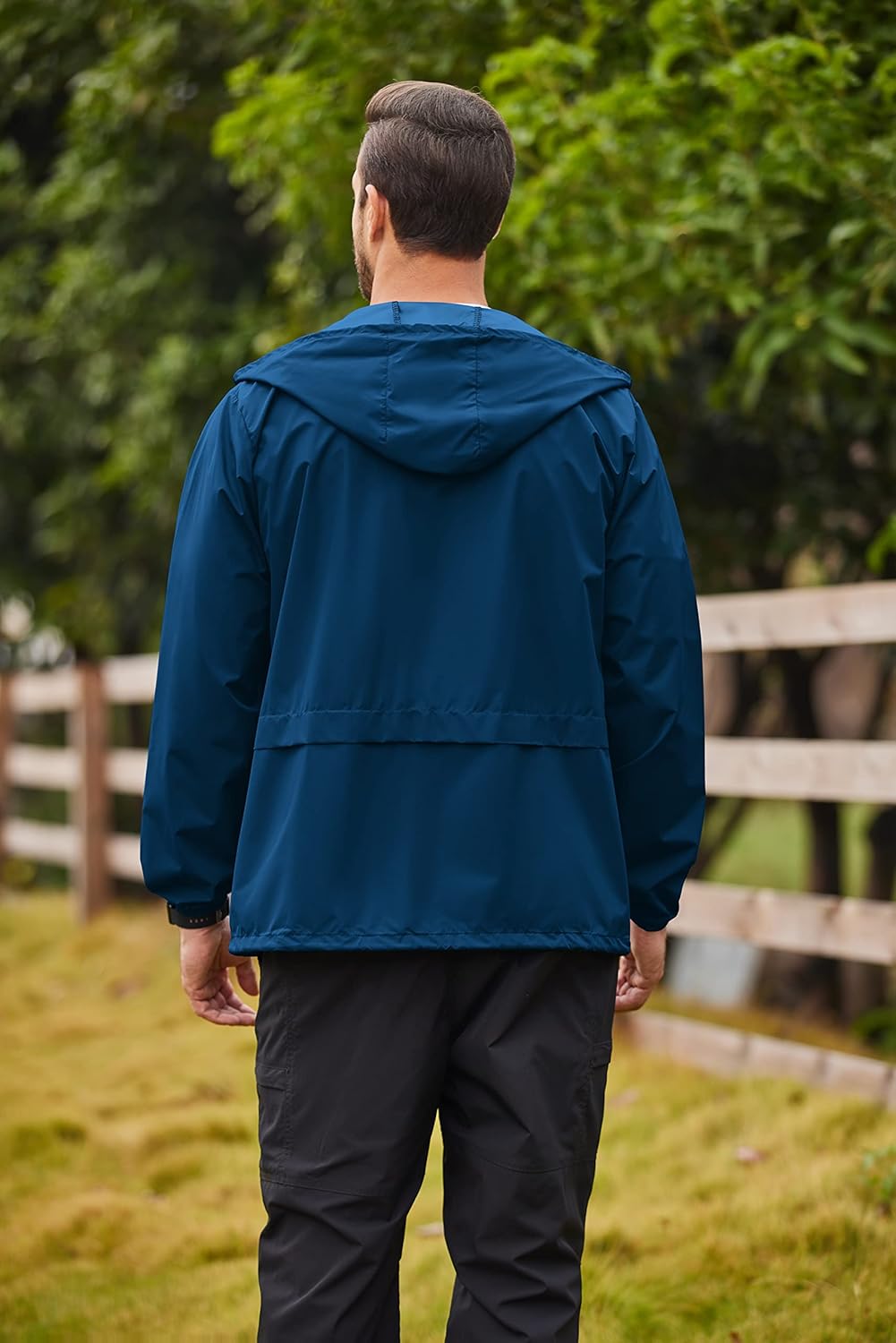 Detalle de COOFANDY Packable Men’s Waterproof Rain Jacket with Hood (Lightweight Outdoor Raincoat)