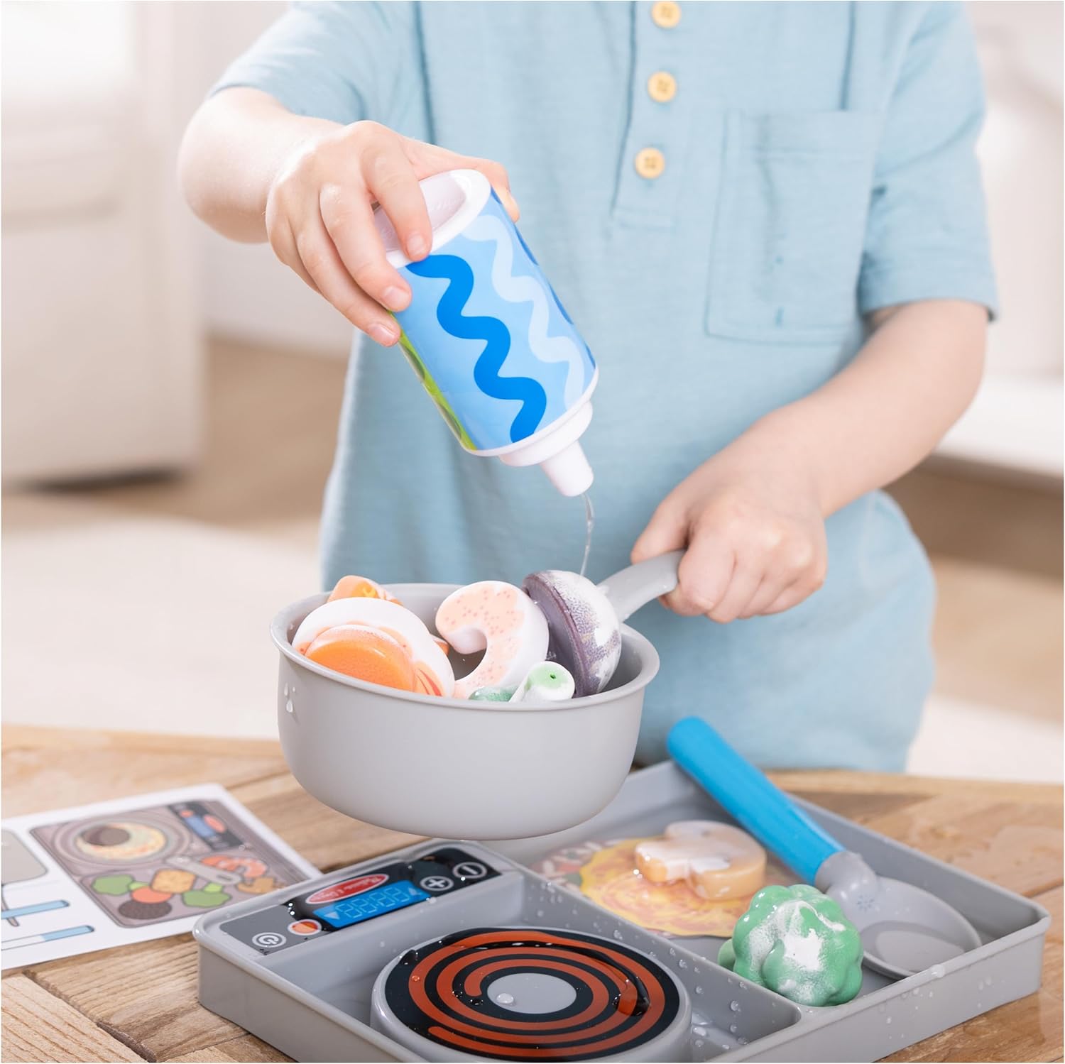 Detalle 2 de Melissa & Doug Water Wow – Kit de jeu cuisinière 19 pièces (aliments changeant de couleur)