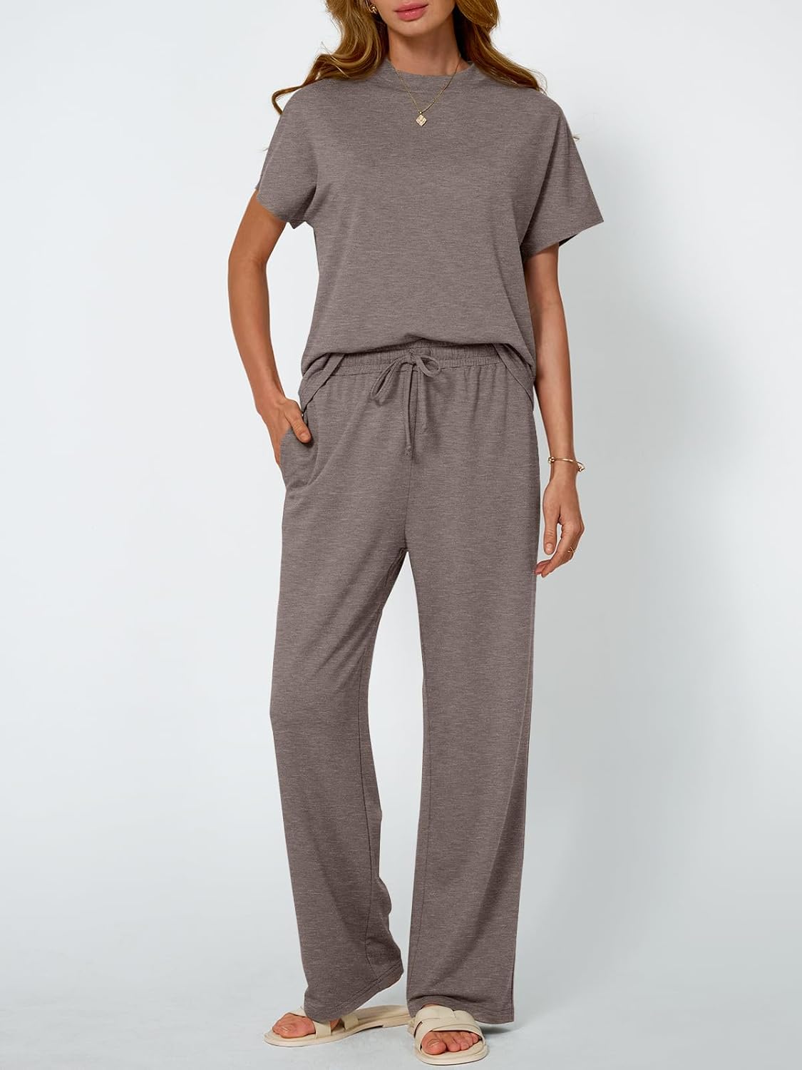 Detalle 2 de AUTOMET Women's 2-Piece Matching Lounge Set (2026 Summer) — Mock Neck Sweatsuits