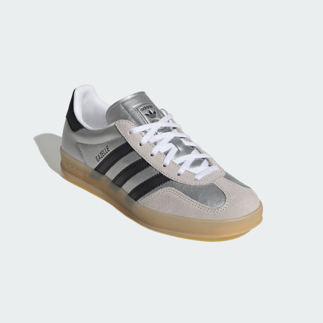 Detalle 2 de Zapatilla Gazelle Indoor de Adidas: gris elegante para interiores