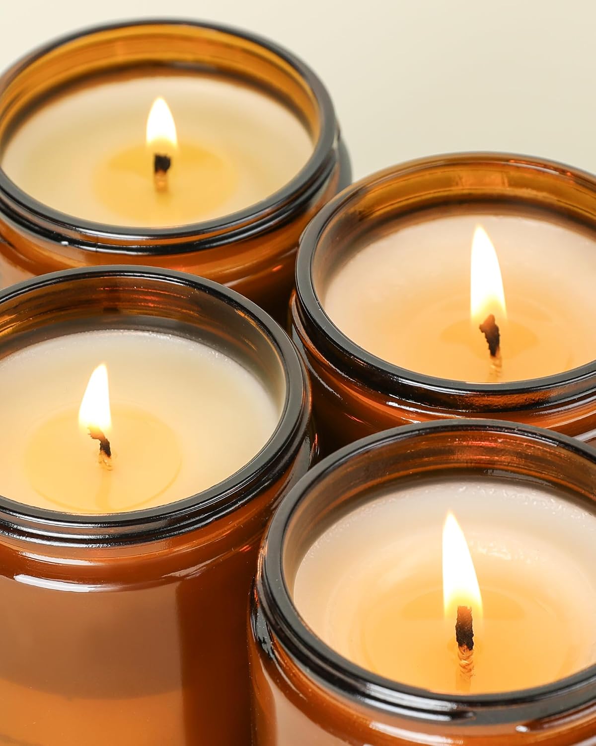 Detalle de AOOVOO 36 oz Scented Candle Set, Four Fragrances for Indoor Use