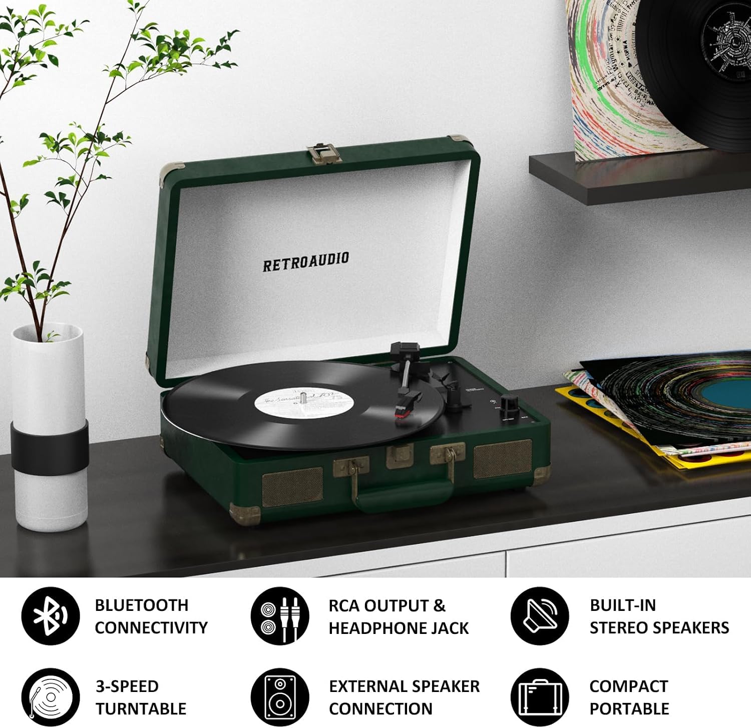 Detalle de RetroAudio 3-Speed Belt-Driven Suitcase Record Player with Bluetooth