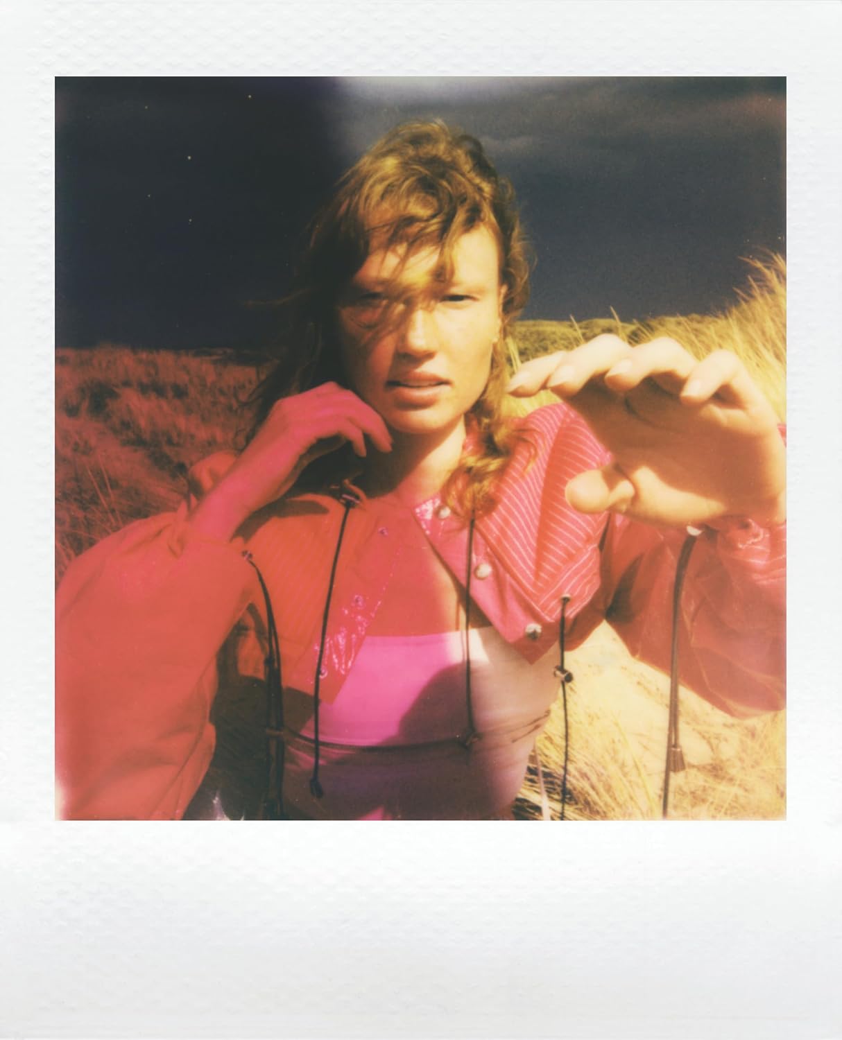 Thumbnail 2 de Polaroid Go Generation 2: Mini Instant Camera + Film Bundle (16 Photos Included) — White