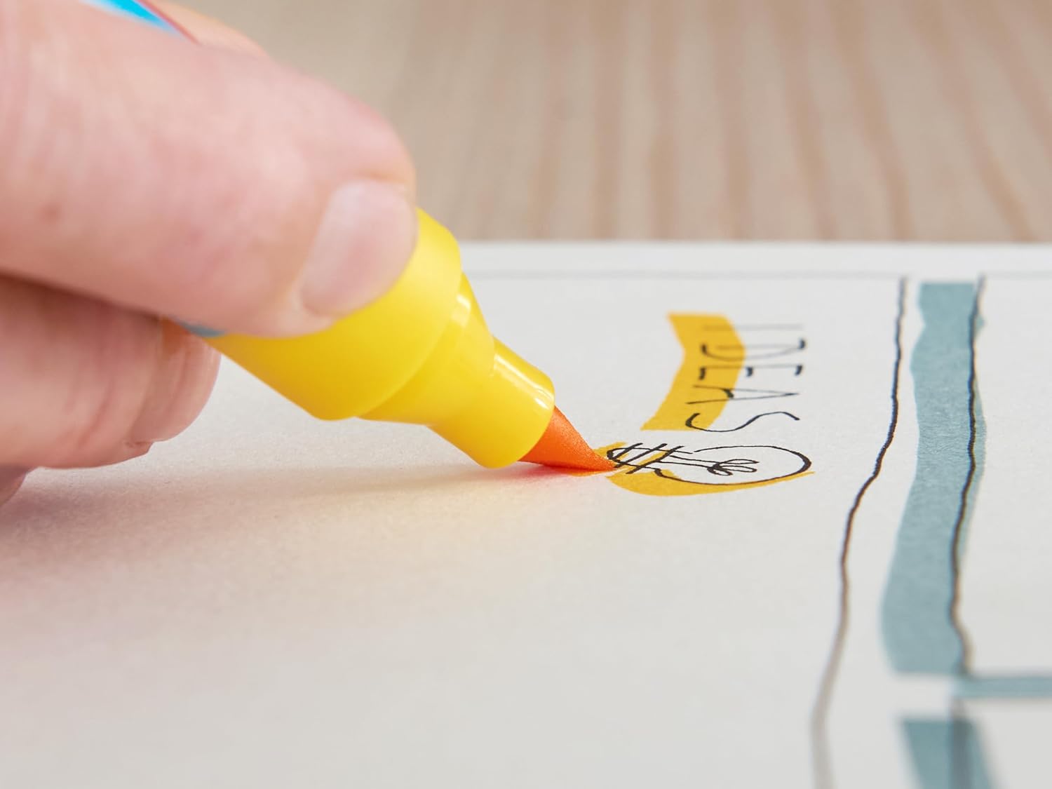 Detalle de edding 385 Flipchart Effektmarker Orange – 10er Pack, flexible Pinselspitze 1–5 mm