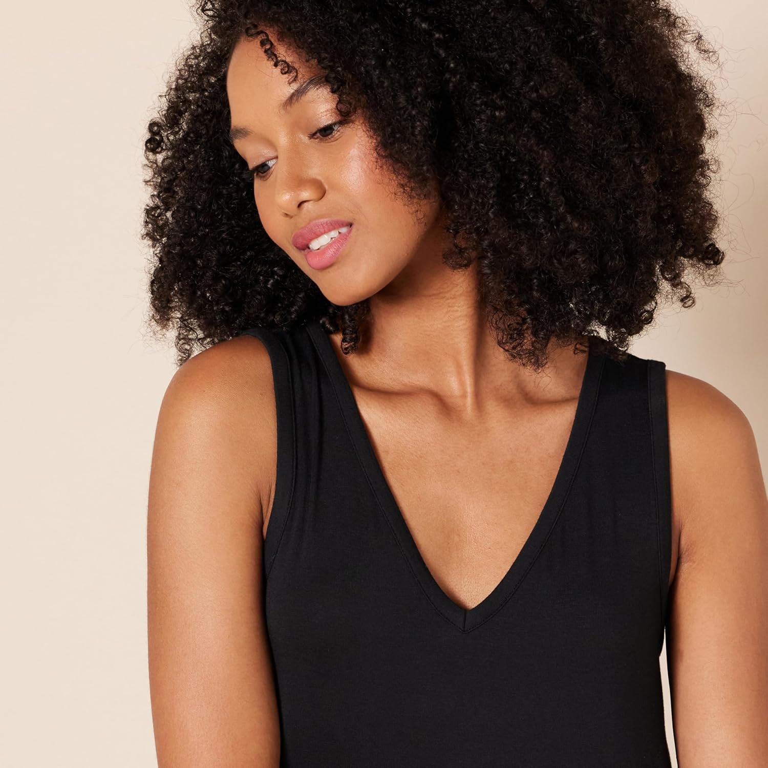 Thumbnail 2 de Amazon Essentials Women's Side-Slit V-Neck Jersey Maxi Dress