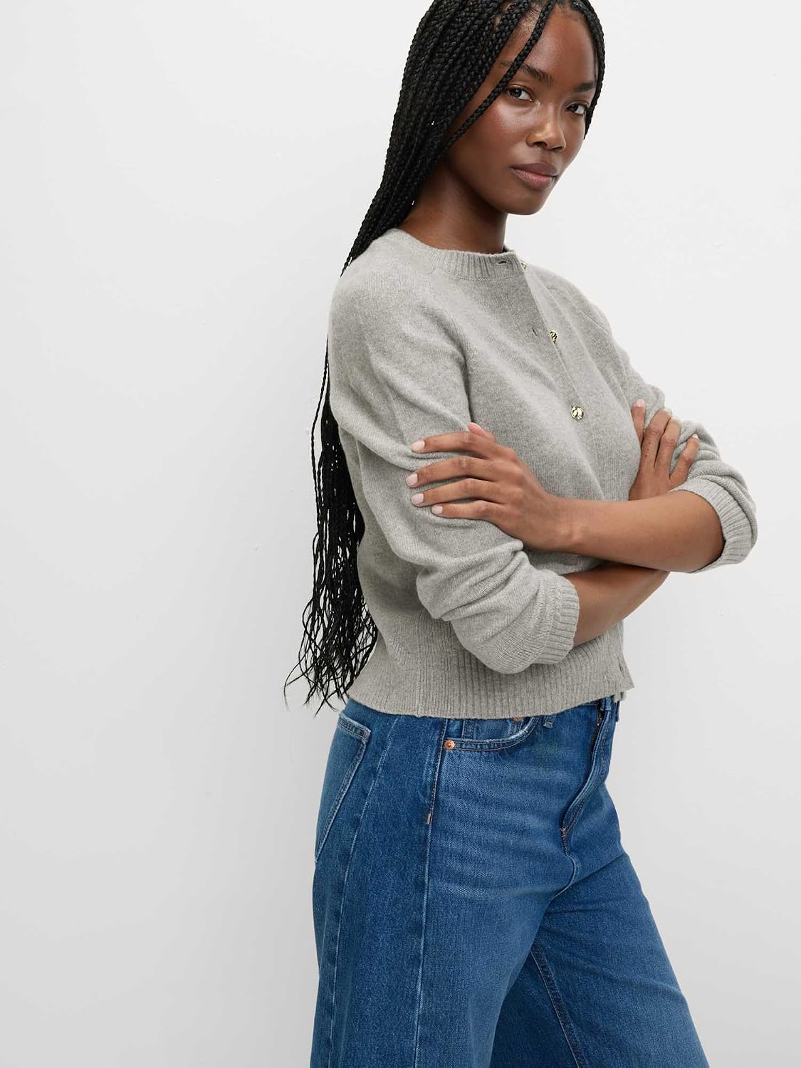 Detalle 2 de Marks & Spencer Air Yarn kort damesvest met stretch, ronde hals en knopen