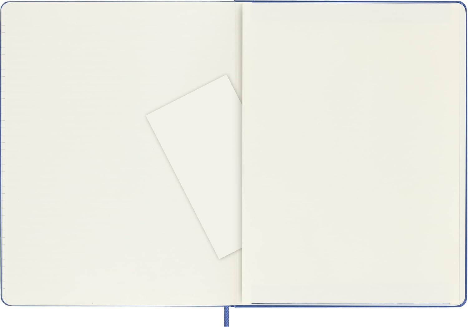 Detalle de Moleskine Classic Notebook XL A4+: Taccuino a Righe con Copertina Rigida Blu Ortensia