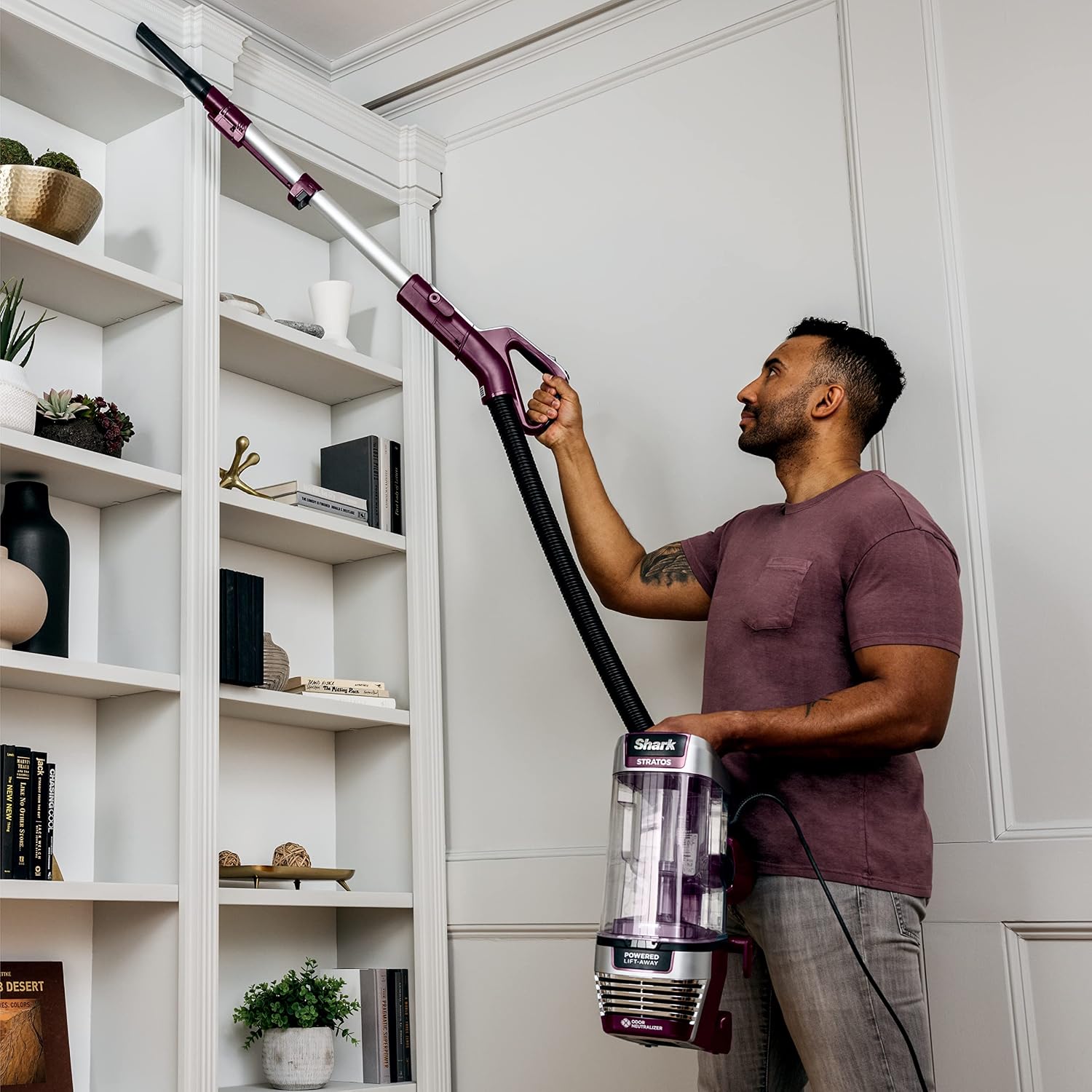 Detalle de Shark Stratos AZ3000C Upright Vacuum with DuoClean PowerFins HairPro, Red Plum