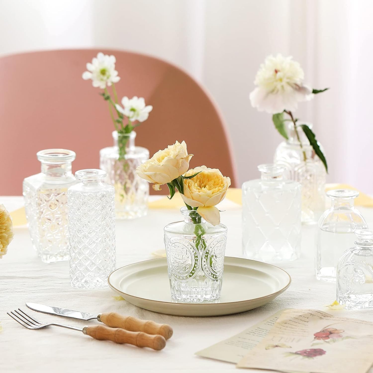 Detalle de Sawoake 12pcs Mini Bud Vases Set — Vintage Clear Glass Centerpieces for Weddings and Events