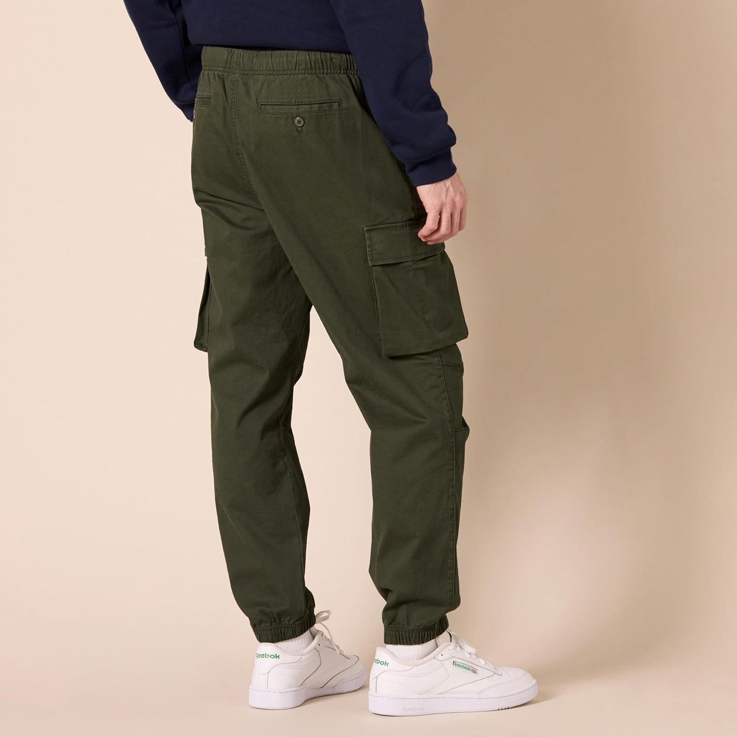 Thumbnail 2 de Amazon Essentials Men’s Drawstring-Waist Regular-Fit Cargo Joggers with Stretch Cotton Twill