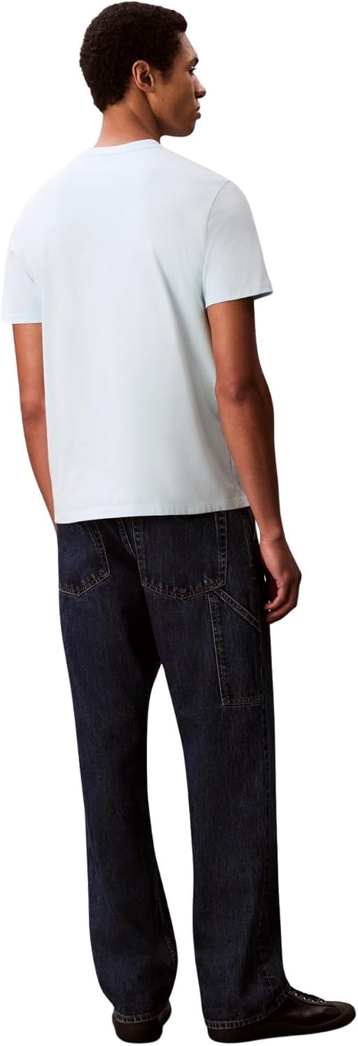 Detalle 2 de Calvin Klein Classic Monogram tee de manga corta para hombre, cuello redondo (Airy Blue) talla L