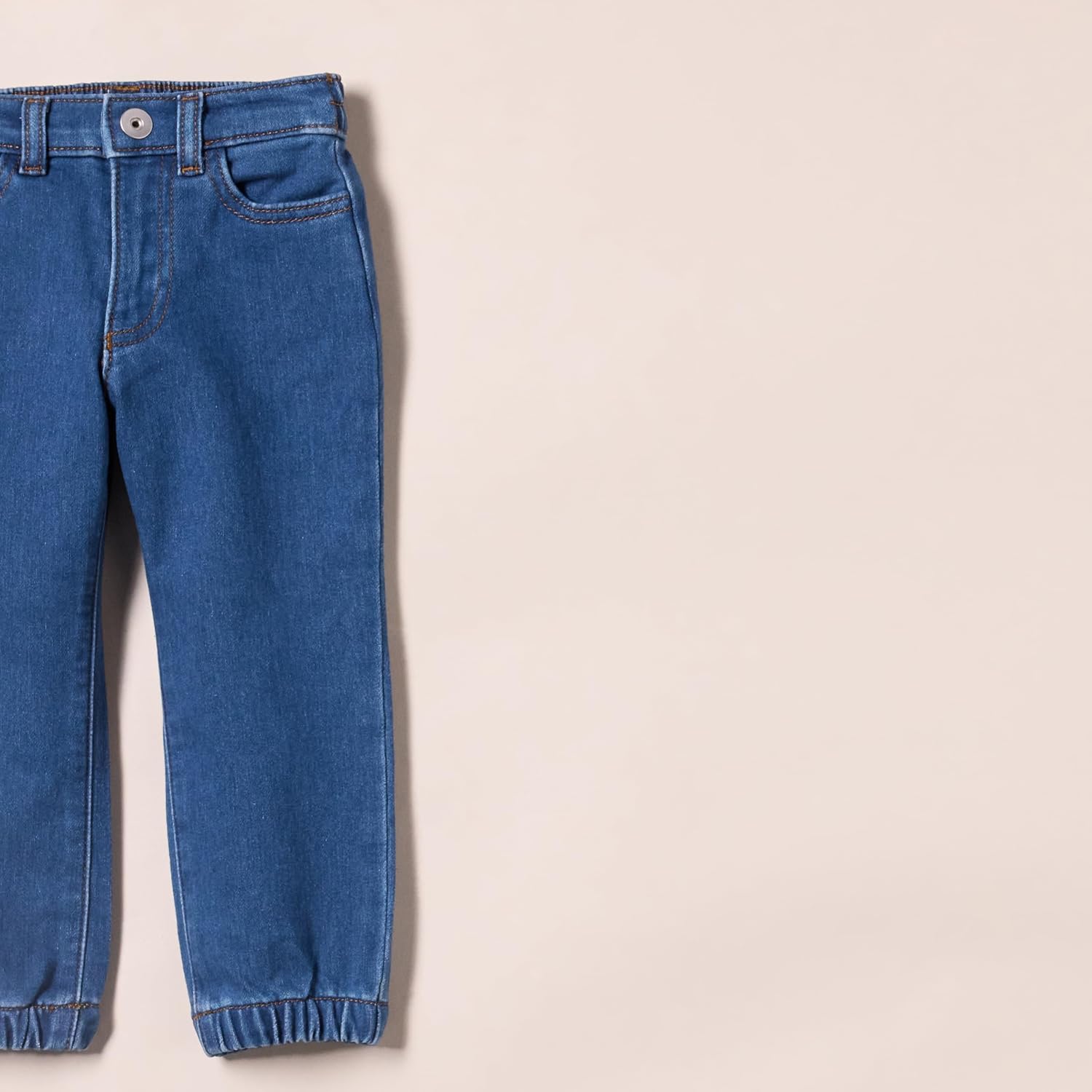 Detalle de Amazon Essentials Boys and Toddlers' Pull-on Jeans Jogging Trousers