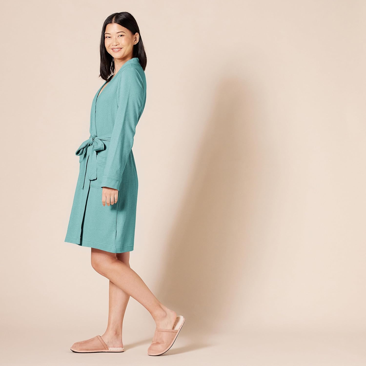 Thumbnail 4 de Amazon Essentials Women's Lightweight Cotton Waffle Mid-Length Bathrobe (Plus Size Available)