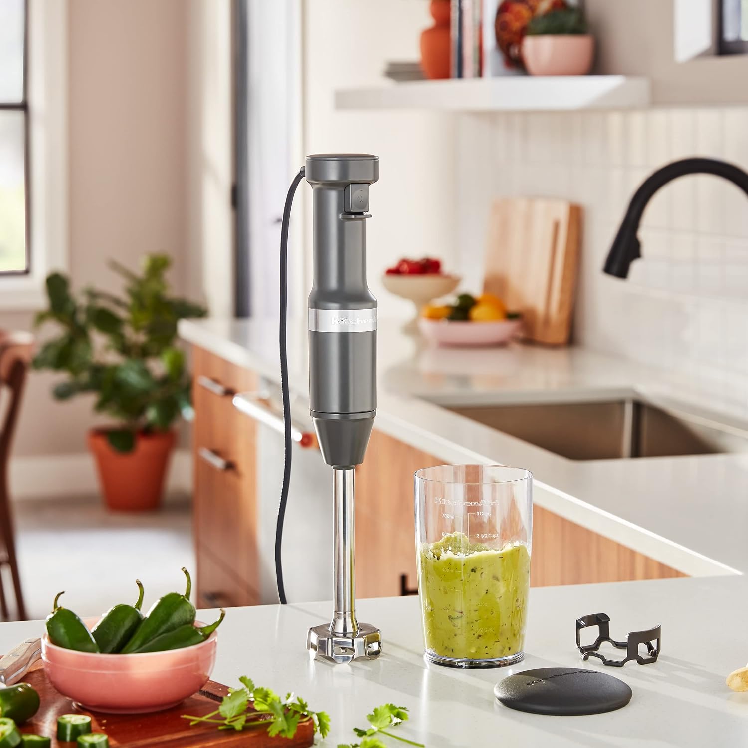 Detalle 2 de KitchenAid KHBV53DG Variable Speed Hand Blender with 8-inch Arm and 3-Cup Jar