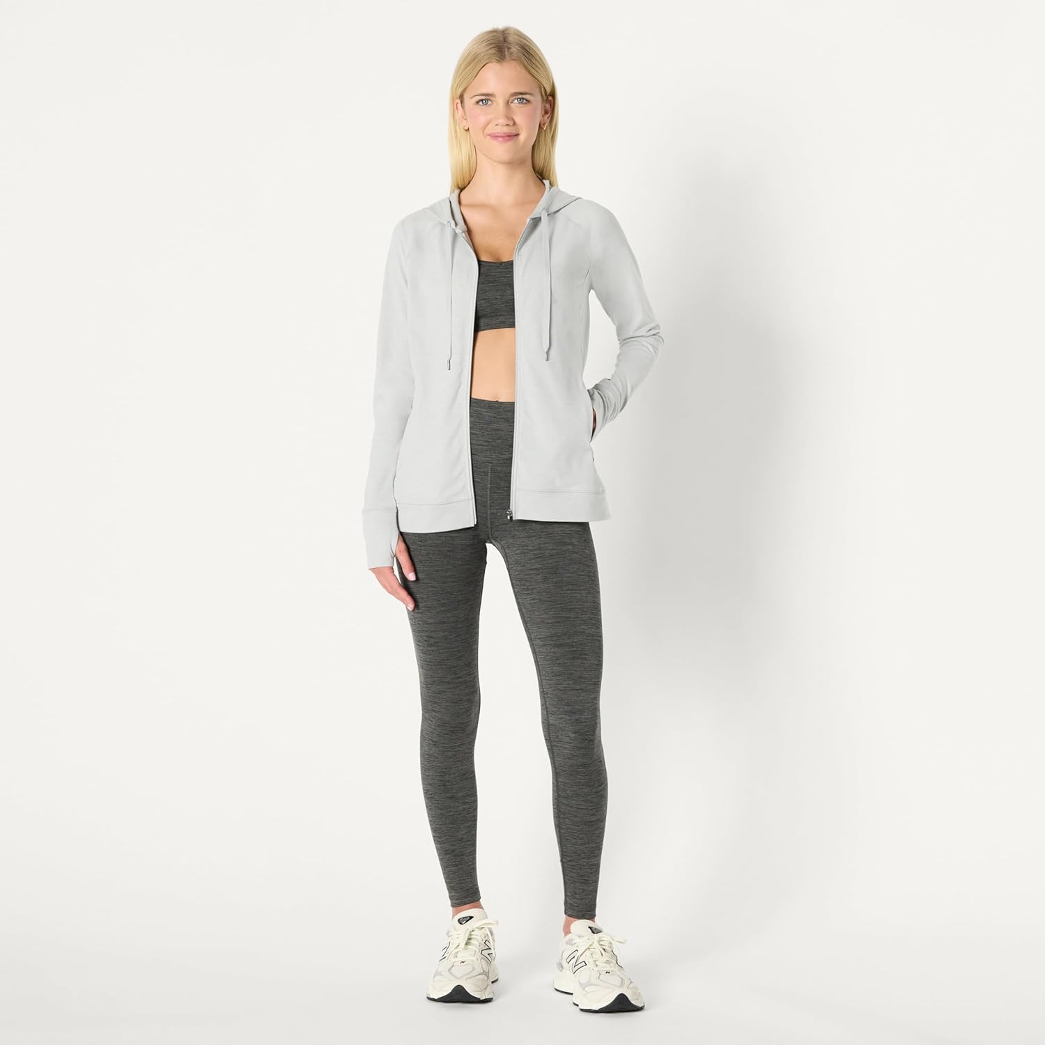 Thumbnail 4 de Amazon Essentials Women’s Athletic Soft Performance Lightweight Zip-Up Workout Hoodie Jacket