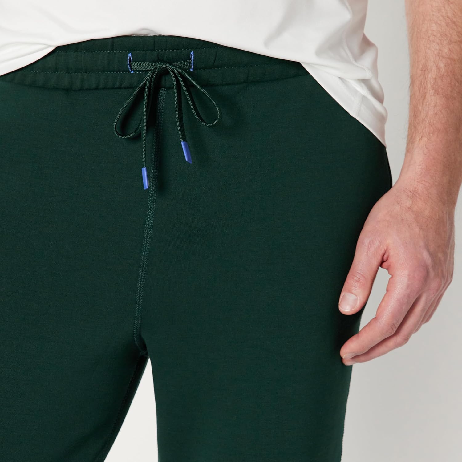 Detalle 2 de Amazon Essentials Men's Athletic Regular-Fit Gym Jogger Trousers, Active Sweat