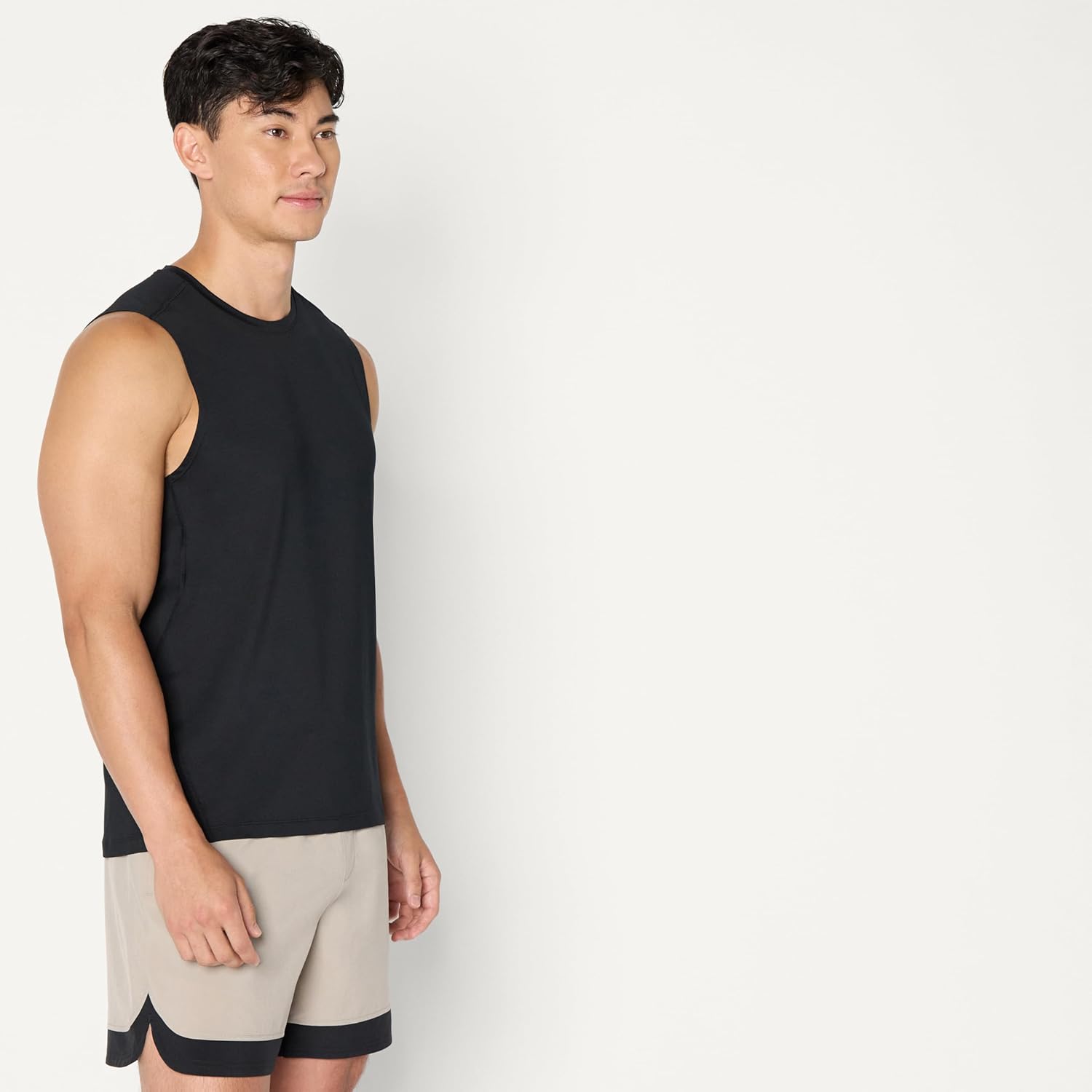 Thumbnail 1 de Amazon Essentials Men’s Active Quick Dry Tech Stretch Lightweight Muscle Shirt (Relaxed Fit)