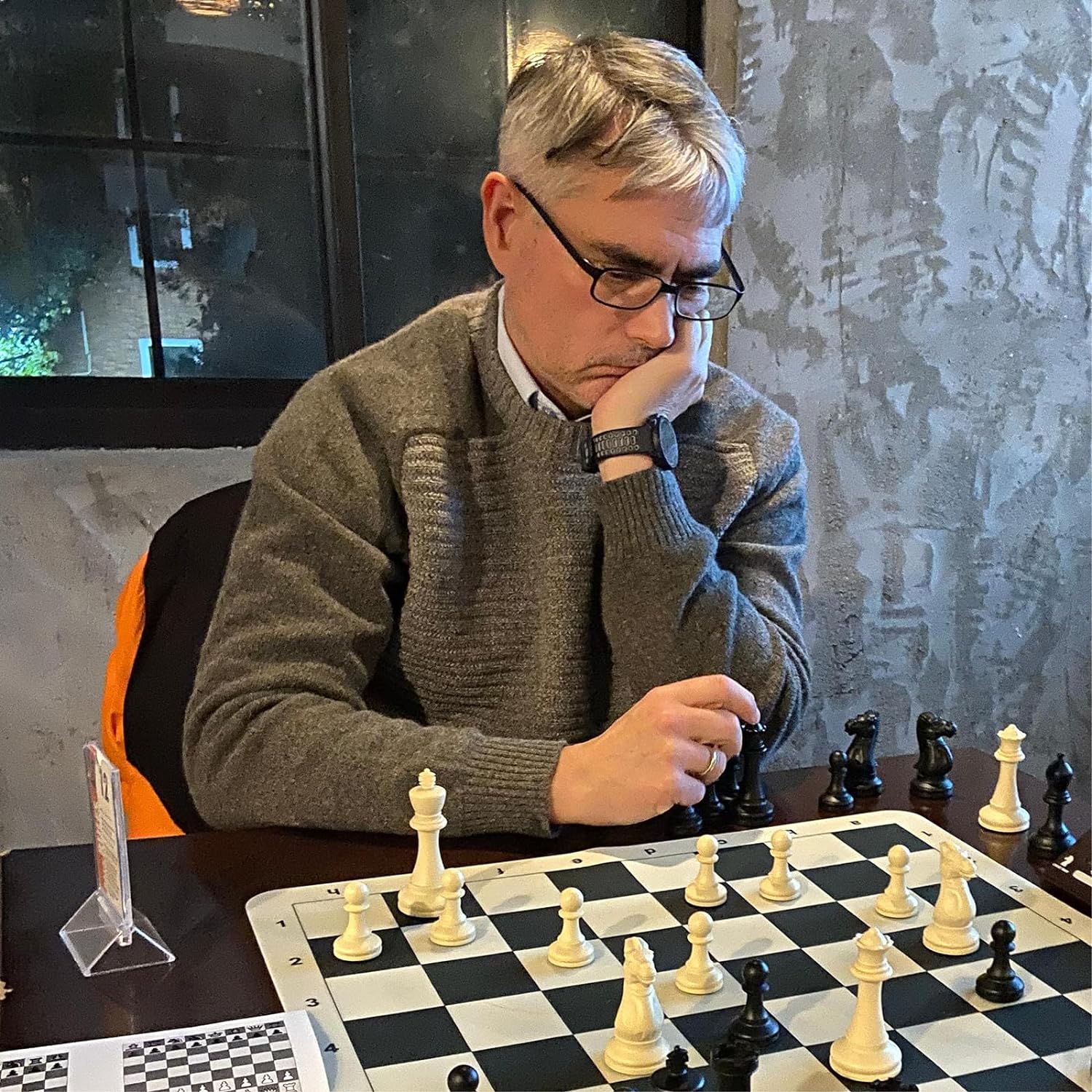 Detalle de A&A Tournament Chess Set: 20x20 Foldable Silicone Board with Quadruple Weighted Staunton Pieces