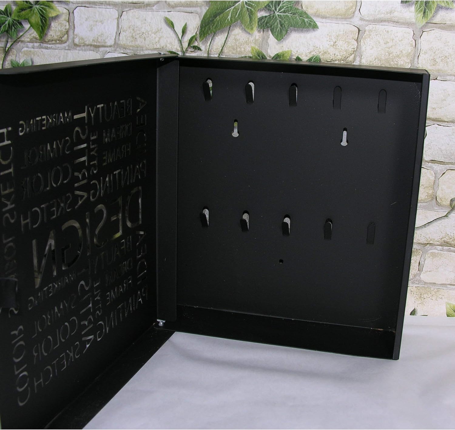 Detalle 2 de HAKU Schlüsselkasten schwarz aus Metall – 22 × 24 × 5 cm, 10 Haken