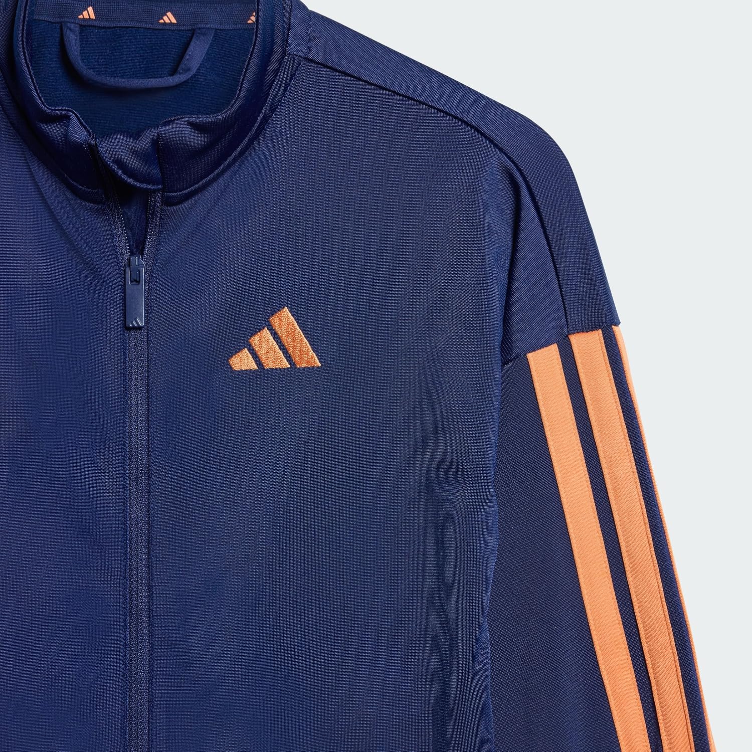 Detalle de adidas Baby ESSENTIALS CLIMACOOL Tracksuit – praktische Allround-Lösung für Kleinkinder