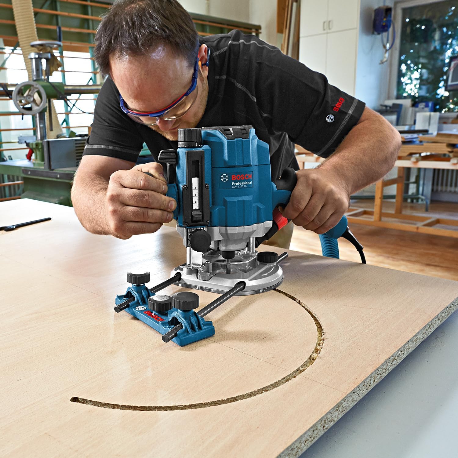 Thumbnail 3 de Bosch Professional GOF 1250 CE : défonceuse plongeante ergonomique pour réglage micrométrique