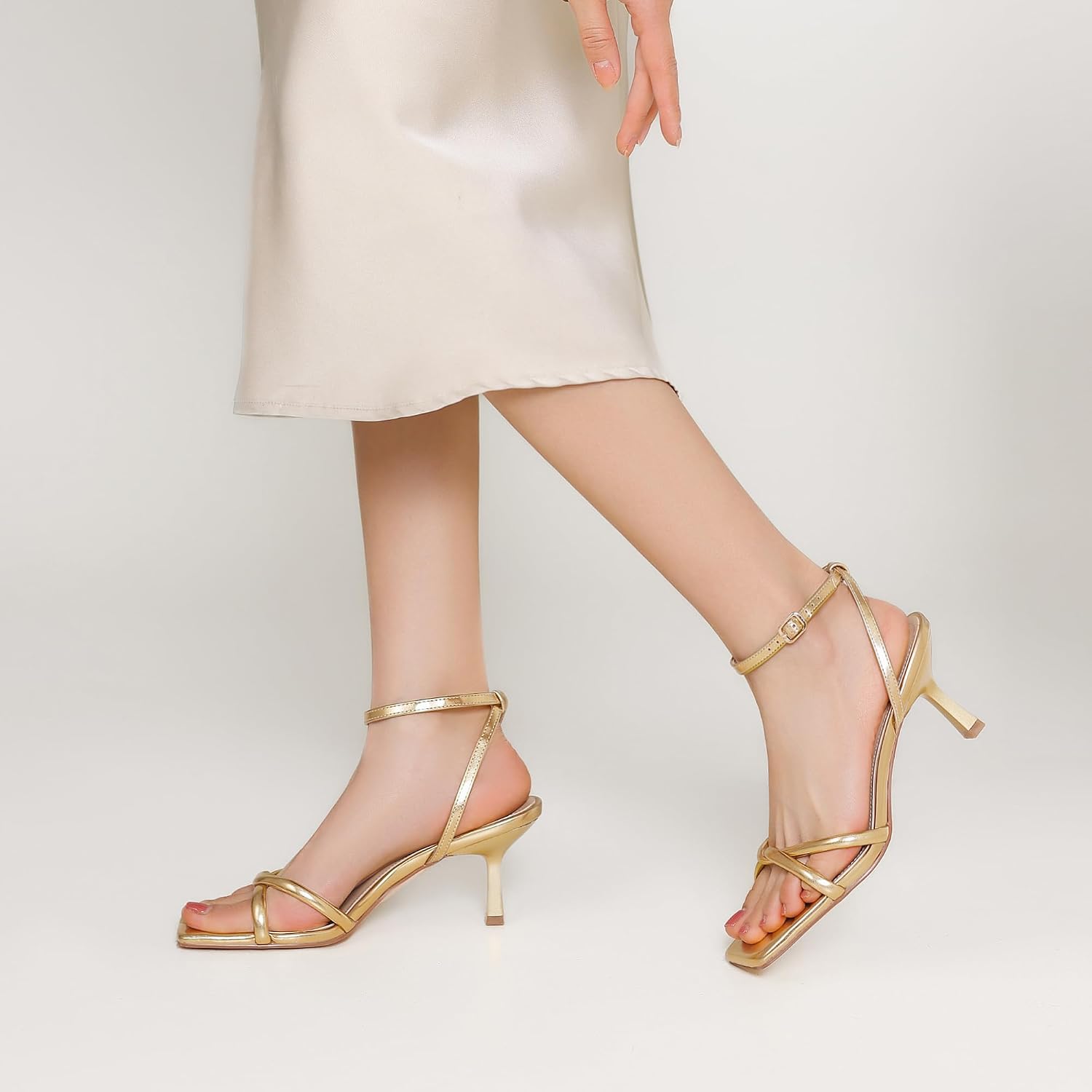 Detalle de AIUNIIND Women's Kitten Heel Sandals, 2.5-Inch