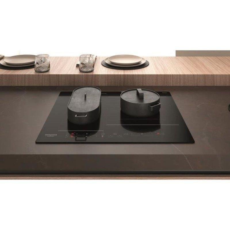 Detalle de Hotpoint HB 2760B NE: placa de inducción de 59 cm con 3 zonas y Combi Duo