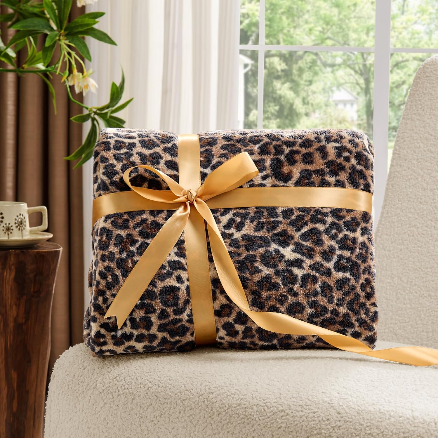 Detalle 1 de BEDELITE Twin Fleece Blanket, 60" x 80", Brown Leopard Print