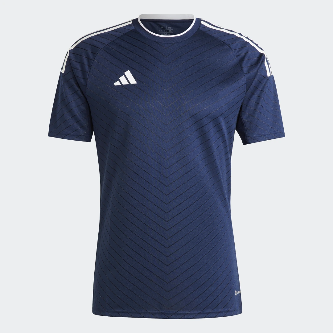 Detalle de Camiseta Campeon 23 de Adidas - azul