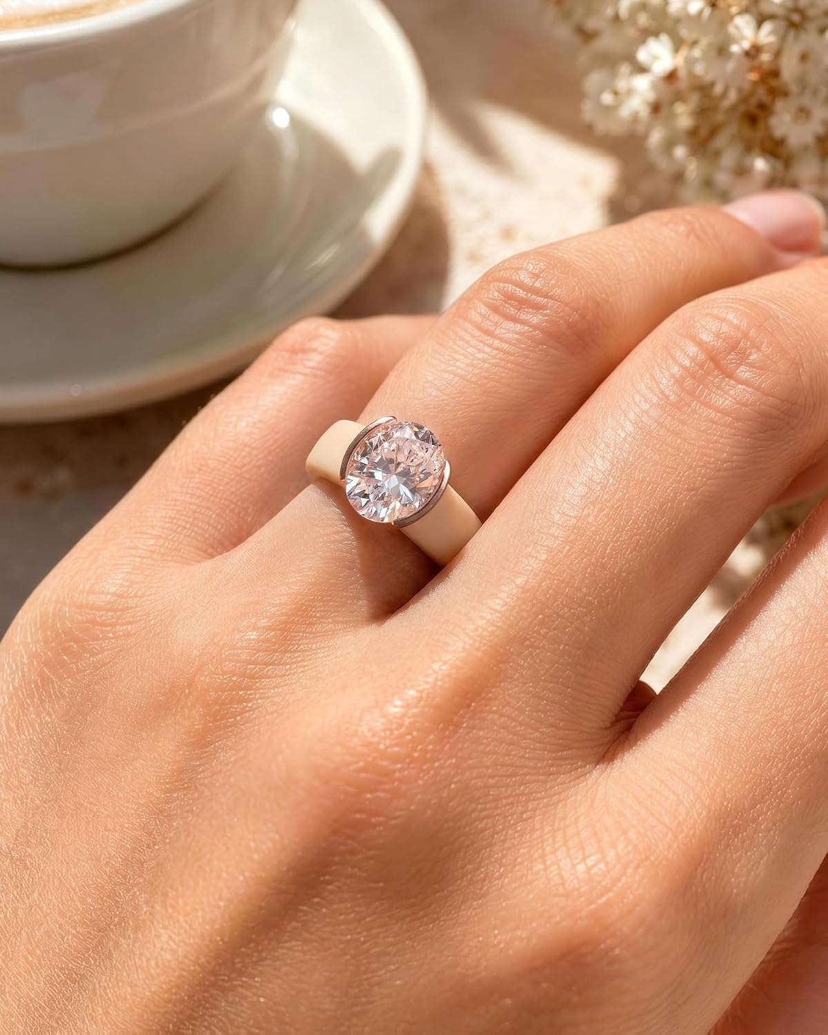 Detalle 2 de Egnaro Silicone Ring with Oval-Cut Cubic Zirconia