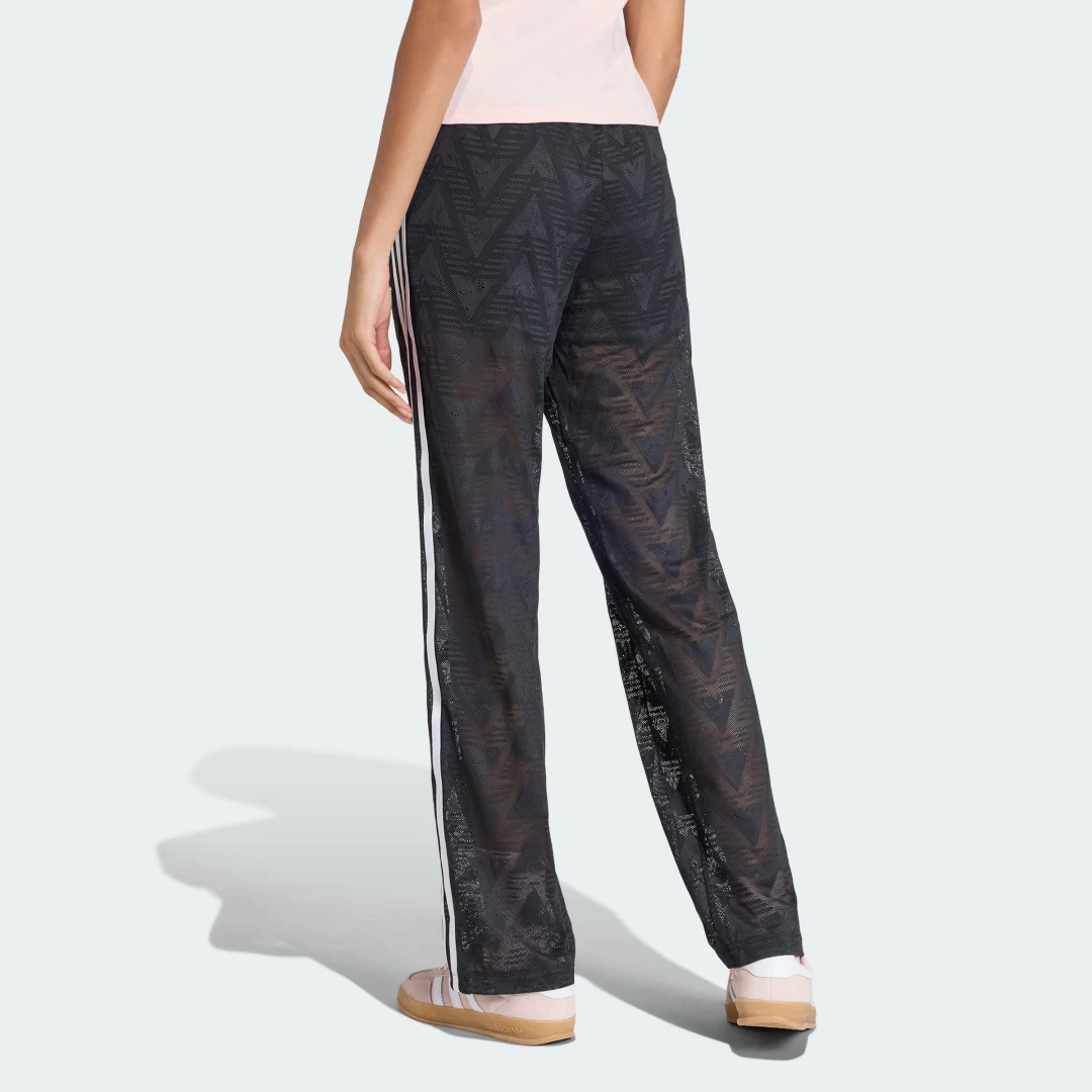 Detalle 2 de Pantalón de Encaje Clásico Firebird de Adidas (negro) – estilo y comodidad atemporal