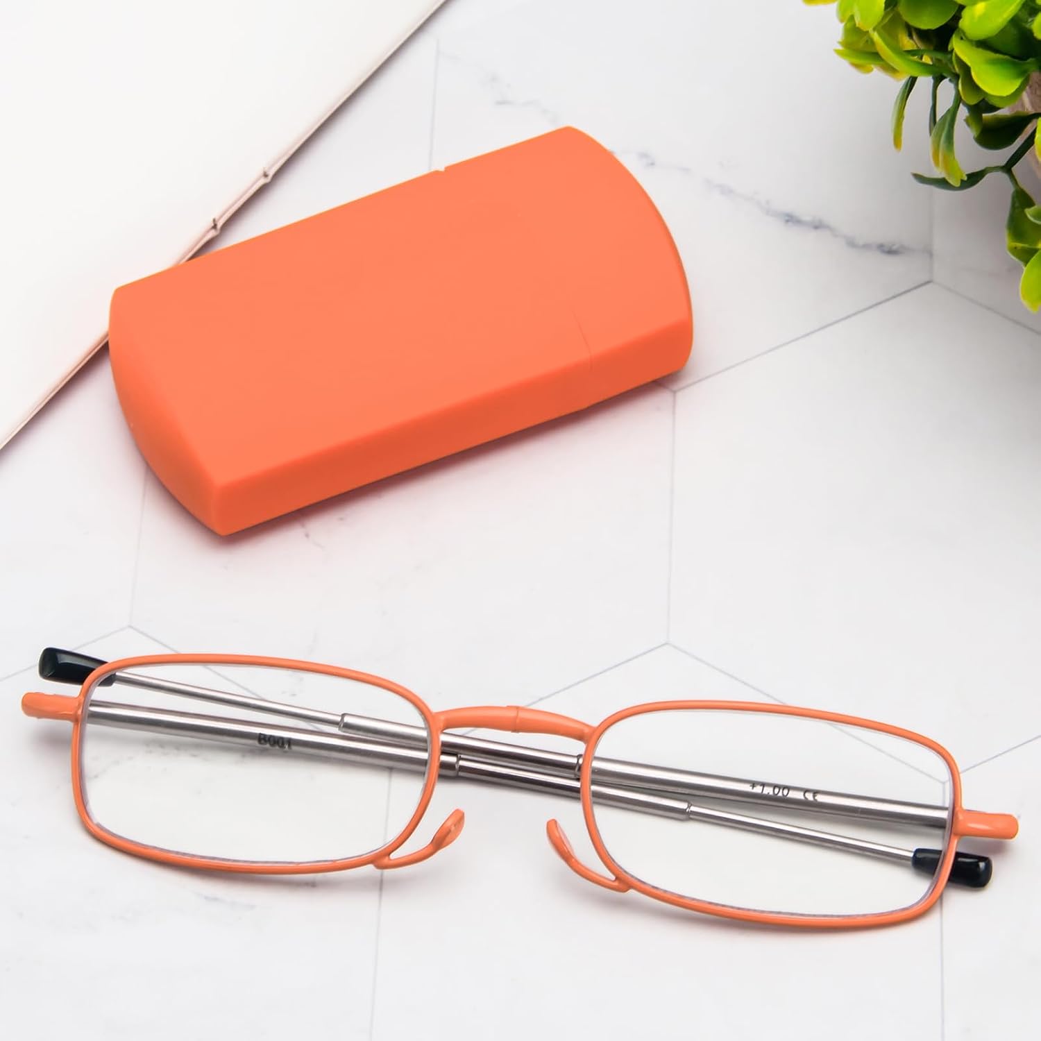 Detalle de KoKoBin faltbare Lesebrille aus Edelstahl – Mini-Lesehilfe mit Hartschalen-Etui, Anti-Blau, +3,5 (Orange/je nach Version)