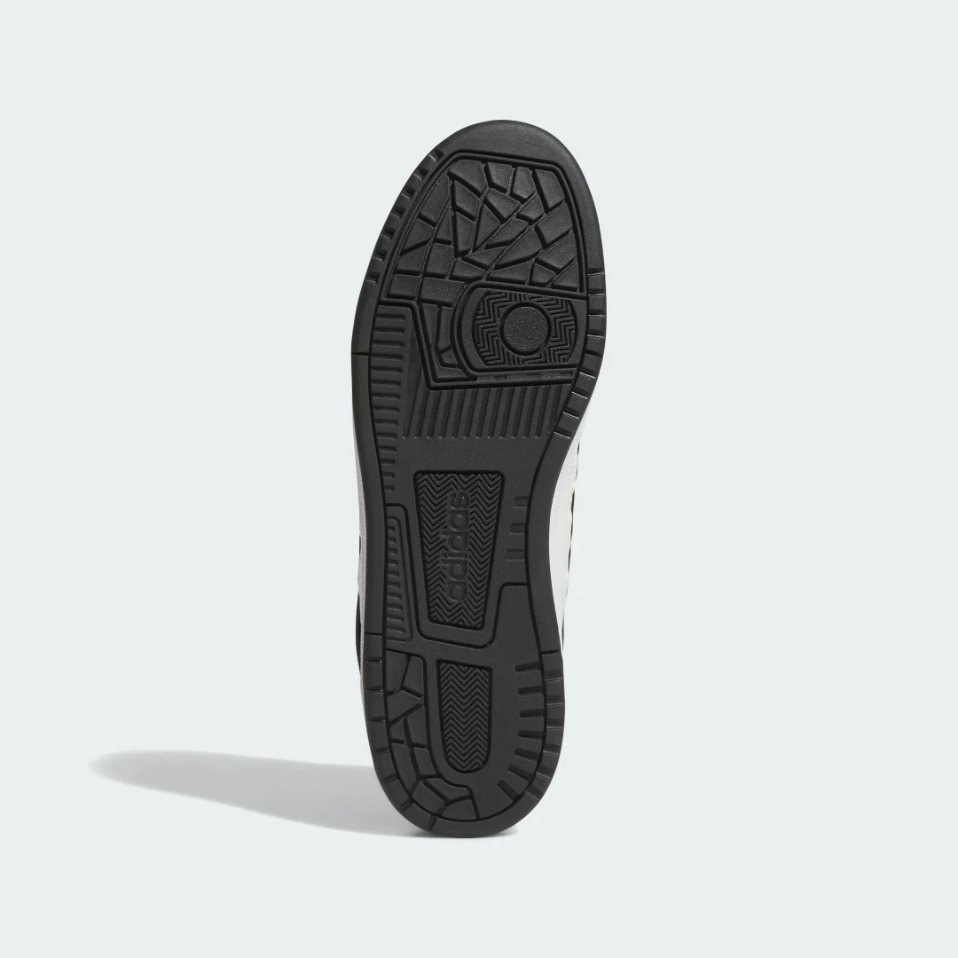 Detalle de Zapatilla Rapid Court Low de Adidas: versátil, para uso diario y rebeldía en la pista