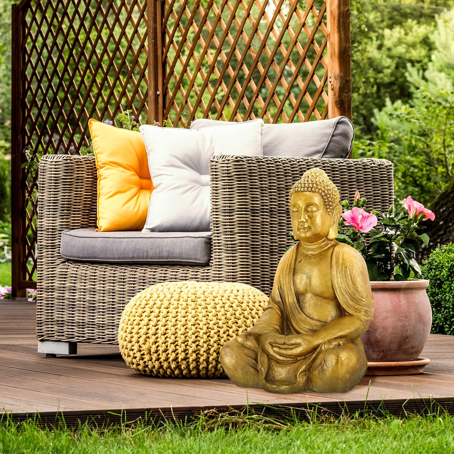 Detalle de Relaxdays Statue de Bouddha pour jardin dorée – Résistante aux intempéries, assise, dimensions 70 x 45 x 35 cm