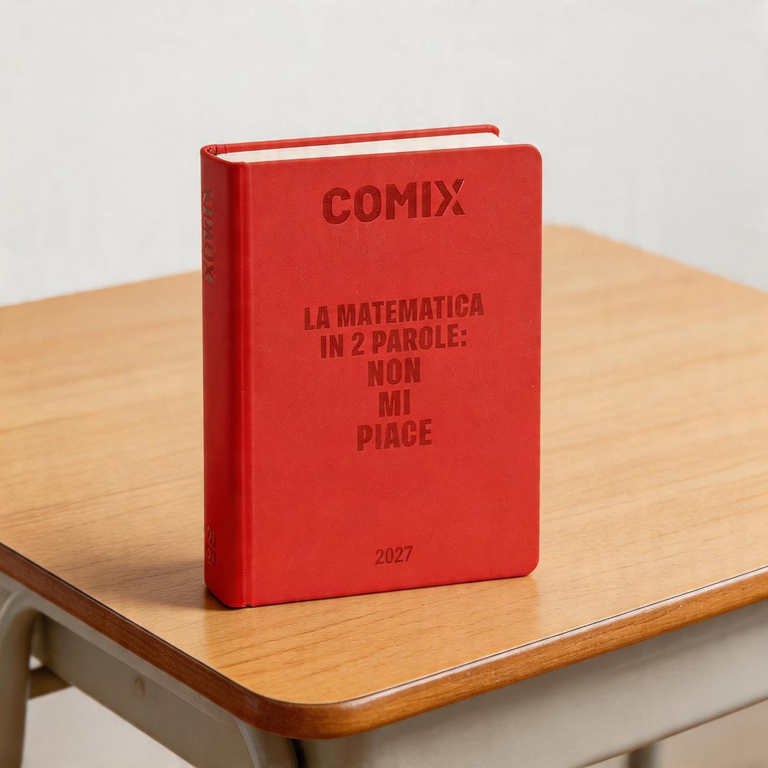 Detalle de COMIX Agenda 2027 Giornaliera 16 Mesi: diario compatto con copertina rigida, fumetti cult e stile Gen Z