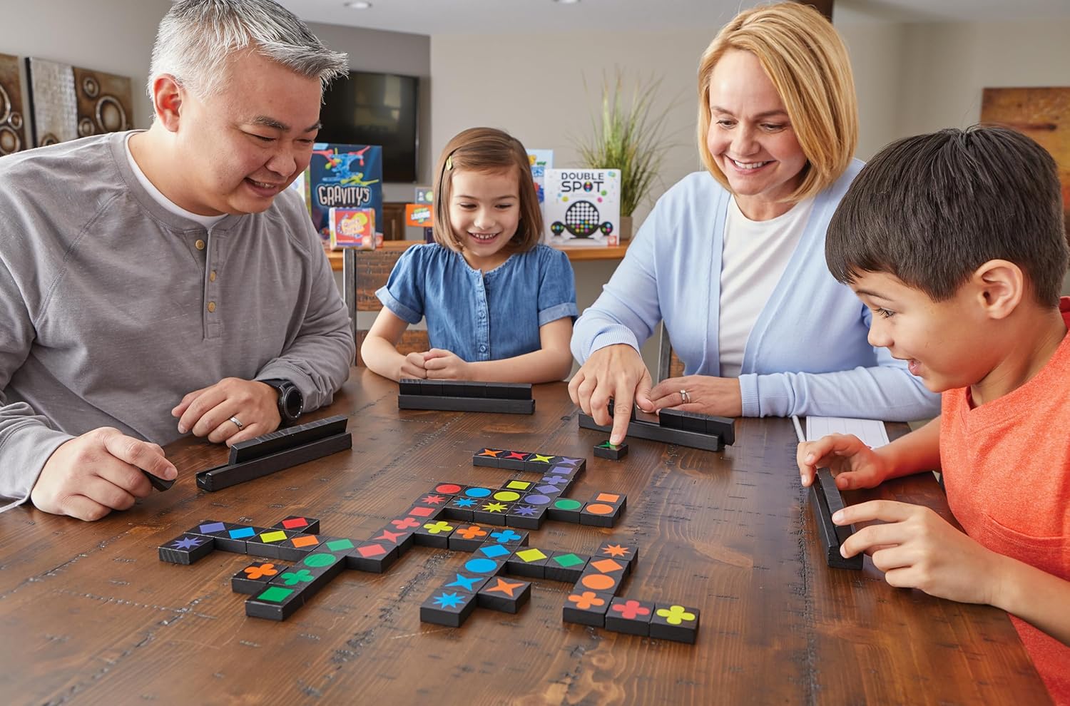 Detalle 2 de Mindware Qwirkle UK Edition board game 🎲