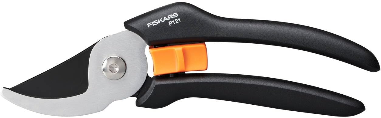 Detalle de Fiskars P121 sekatör för färska grenar med non-stick-beläggning och FiberComp-handtag