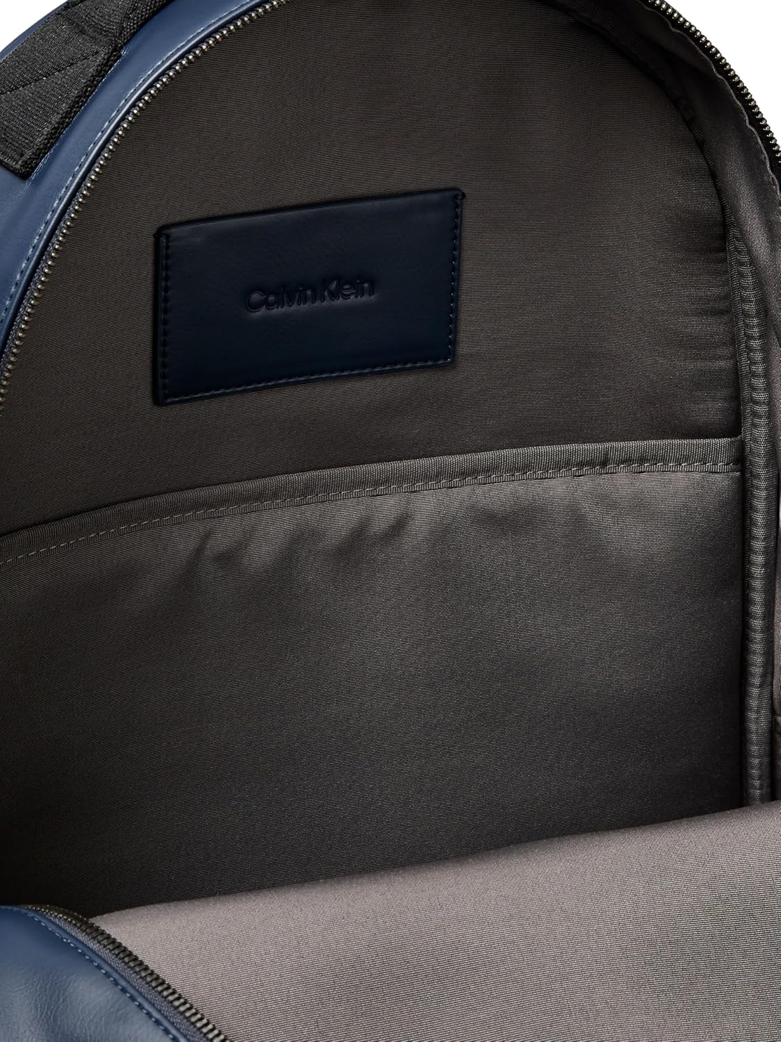 Thumbnail 3 de Calvin Klein Backpack – kompakter Rucksack aus Kunstleder mit Logo-Highlight