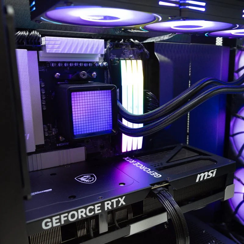 Detalle 2 de PcCom Ultimate Ryzen 9 9950X3D 128GB
