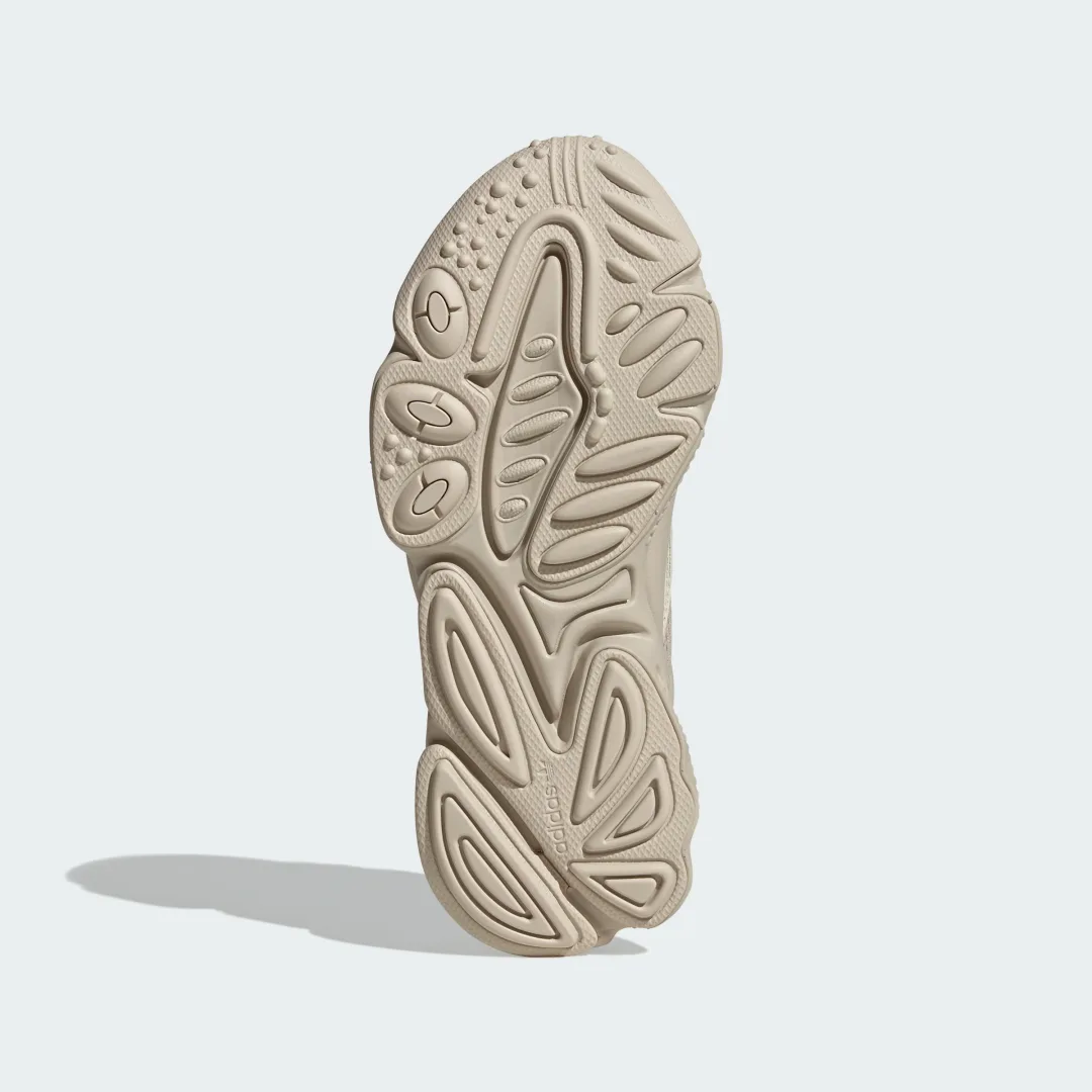 Detalle de Zapatilla OZWEEGO de Adidas: comodidad y estilo para el día a día