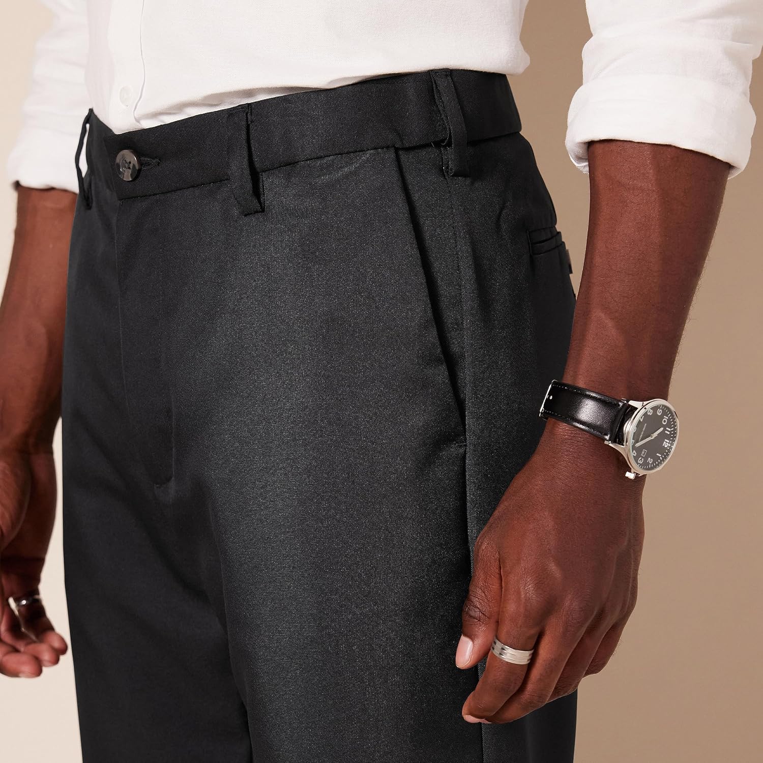 Detalle de Amazon Essentials Herren Flatfront-Anzughose mit elastischem Bund – klassische Passform