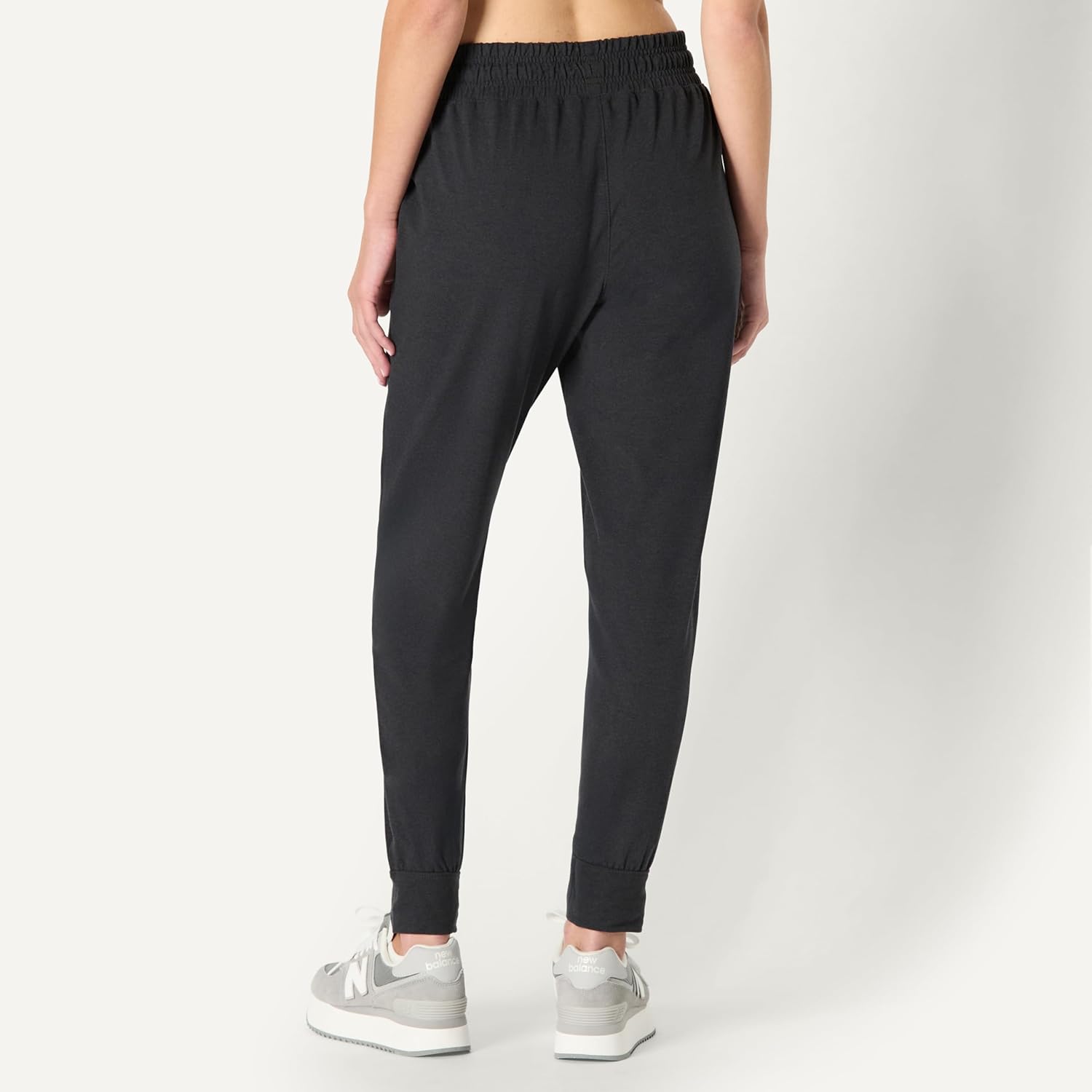 Thumbnail 3 de Amazon Essentials Damen Soft Performance Lightweight Cropped Capri Workout Jogger (Regular Fit)