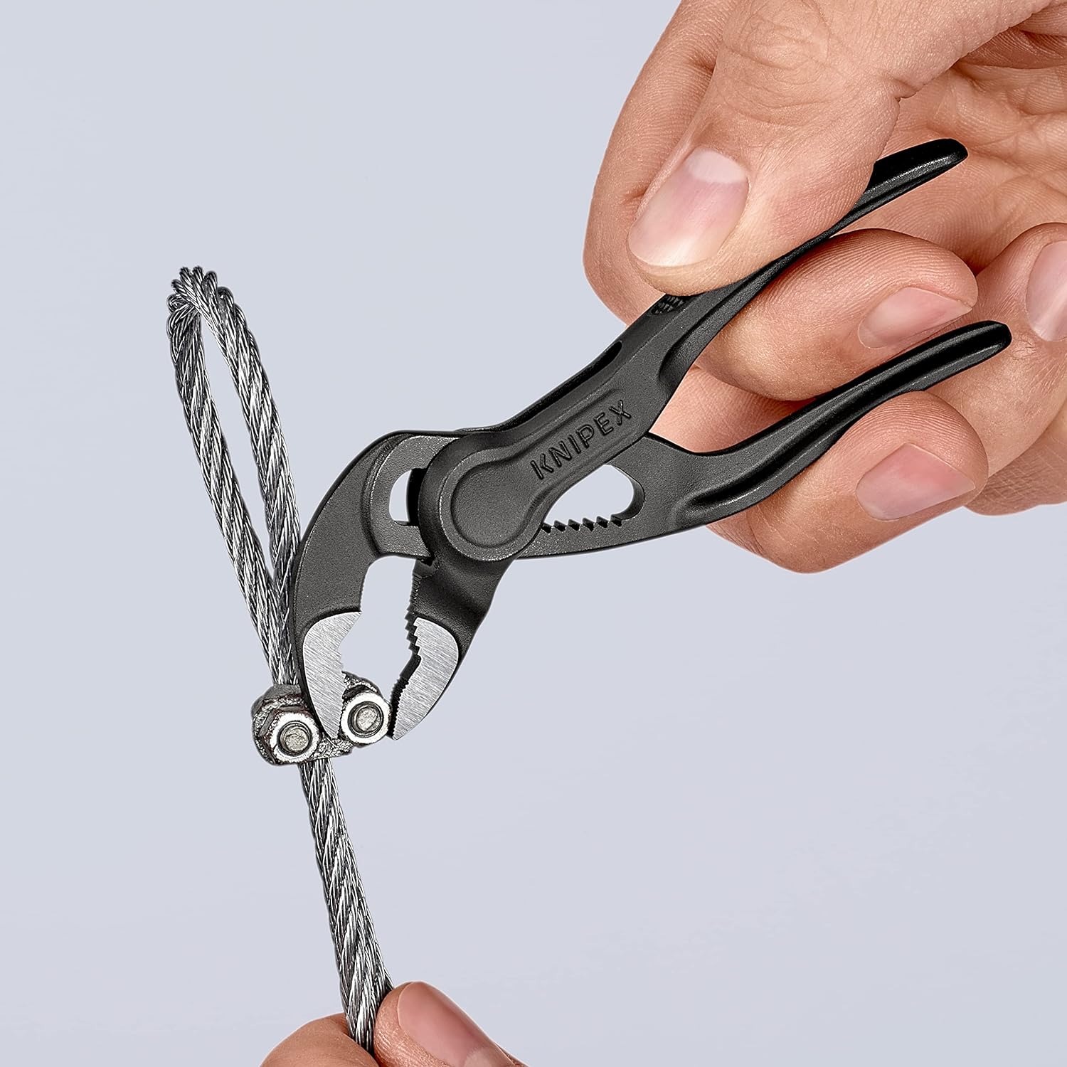 Detalle 2 de KNIPEX Cobra 8700-100BK 手のひらサイズのウォーターポンププライヤー、横すじ入りつかみ面