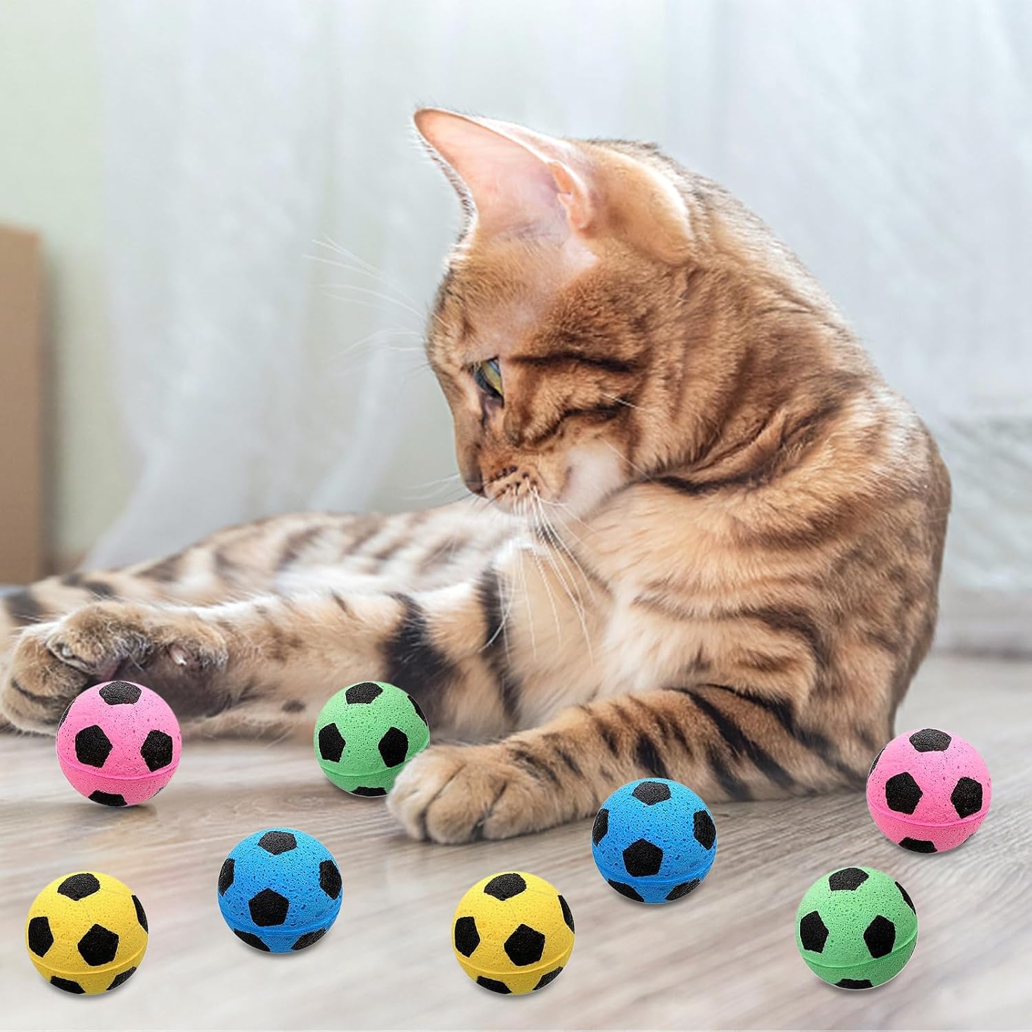 Detalle de Andiker 8 PCS Cat Soccer Ball Toys — Soft, Noise-Free Foam Balls for Indoor Cats