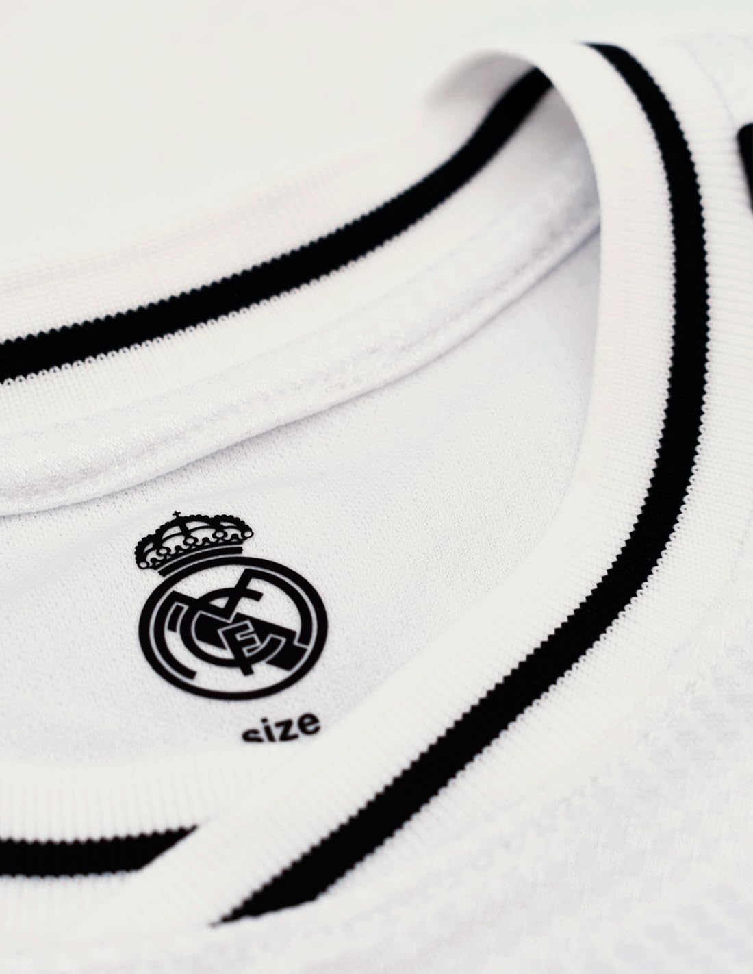 Detalle 2 de Real Madrid RM24C1PXX-10 – dziecięcy zestaw domowy 24/25 Mbappé, 10 lat